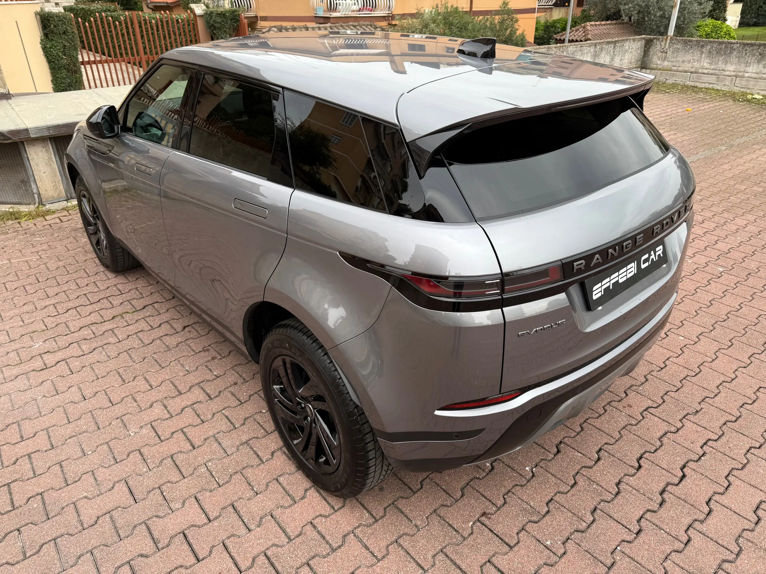 Land Rover - Range Rover Evoque