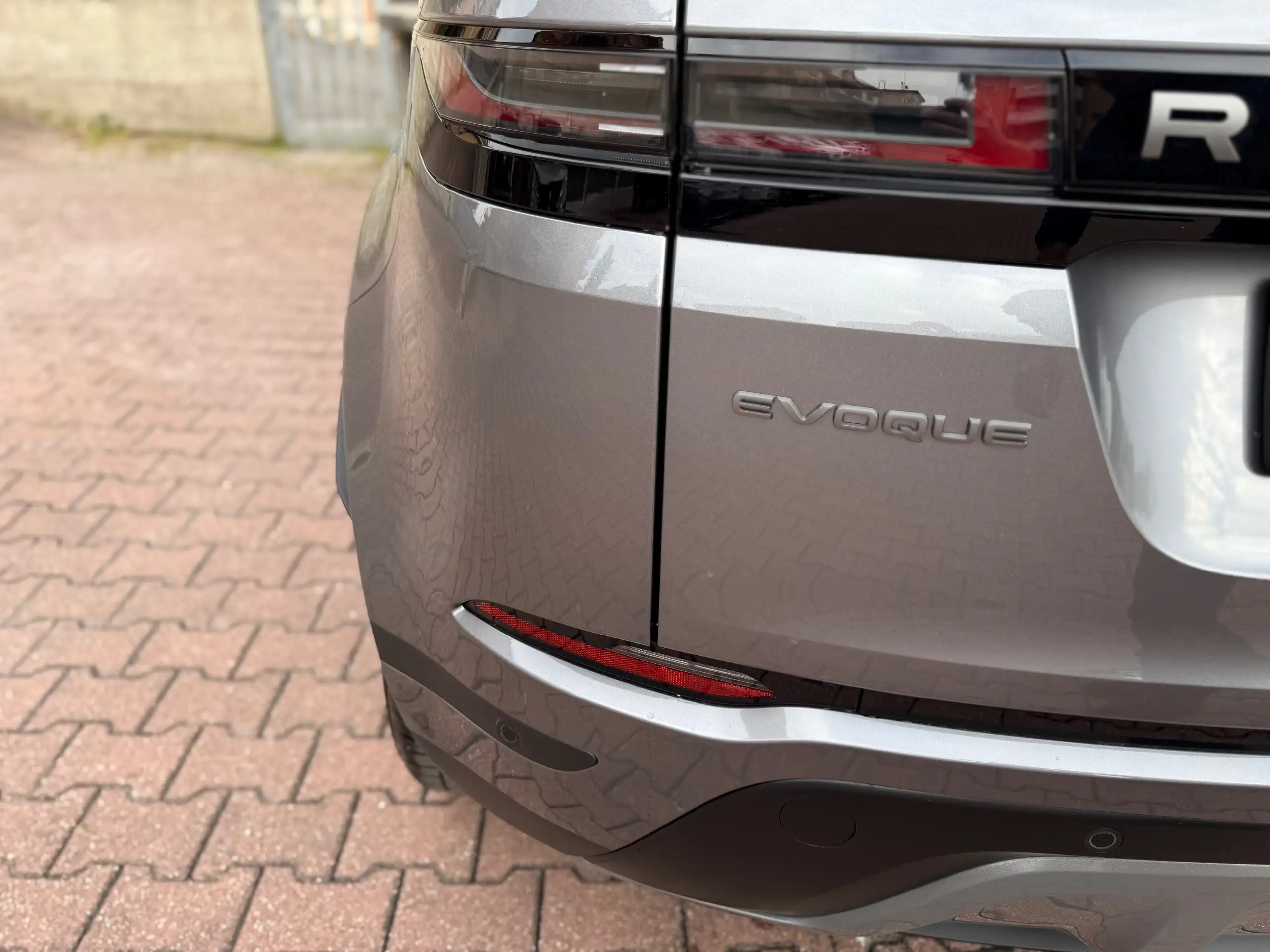 Land Rover - Range Rover Evoque