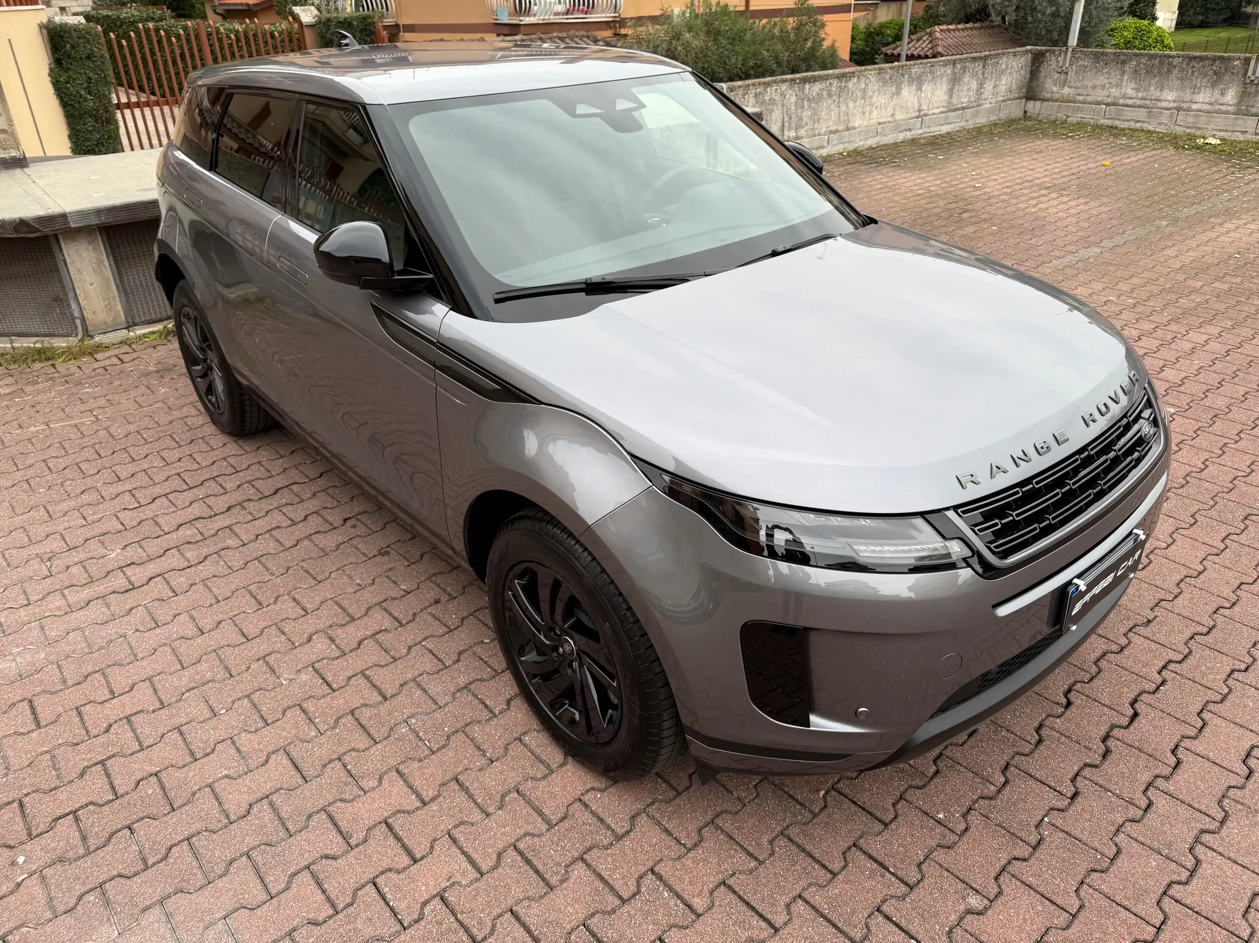 Land Rover - Range Rover Evoque