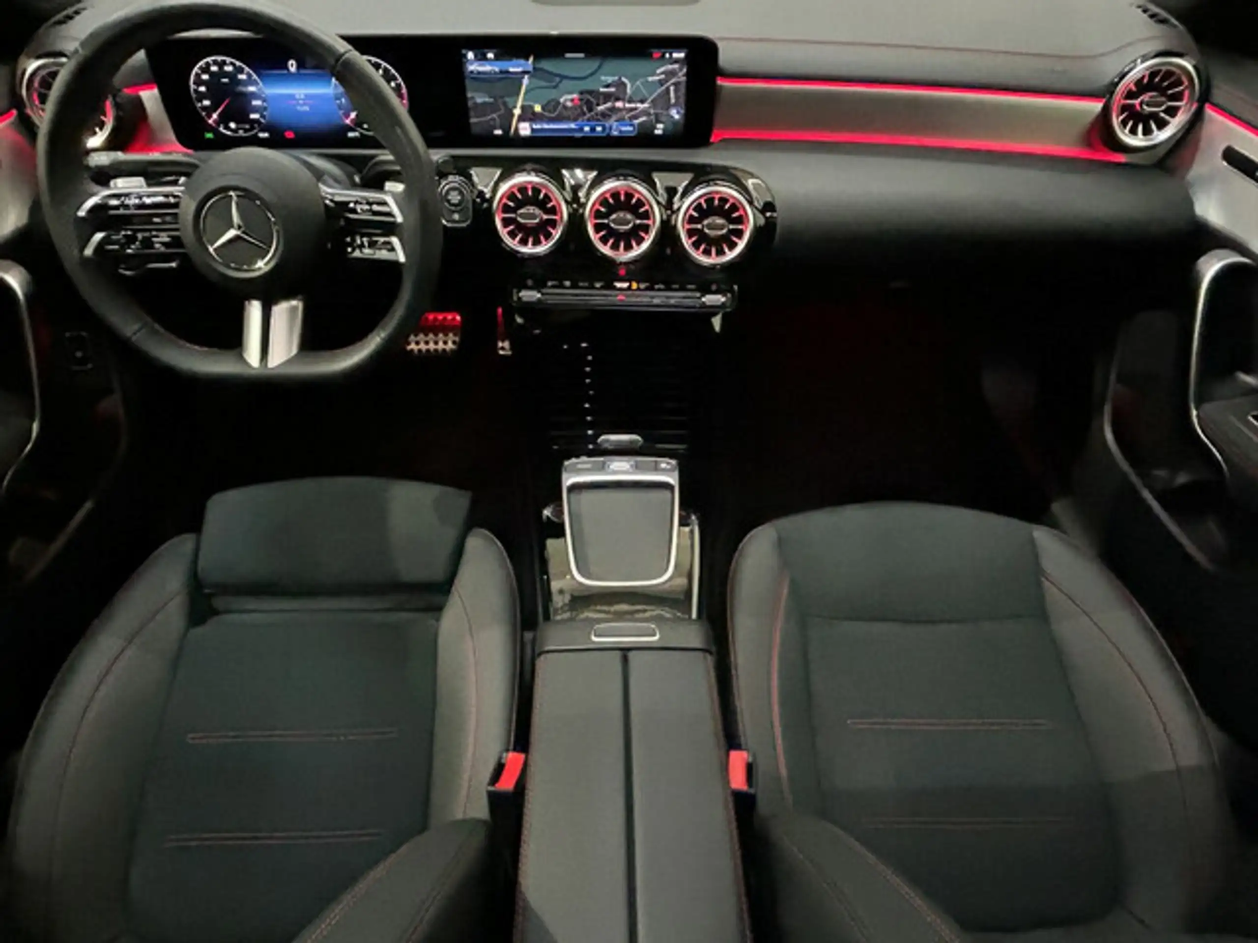 Mercedes-Benz - CLA 200