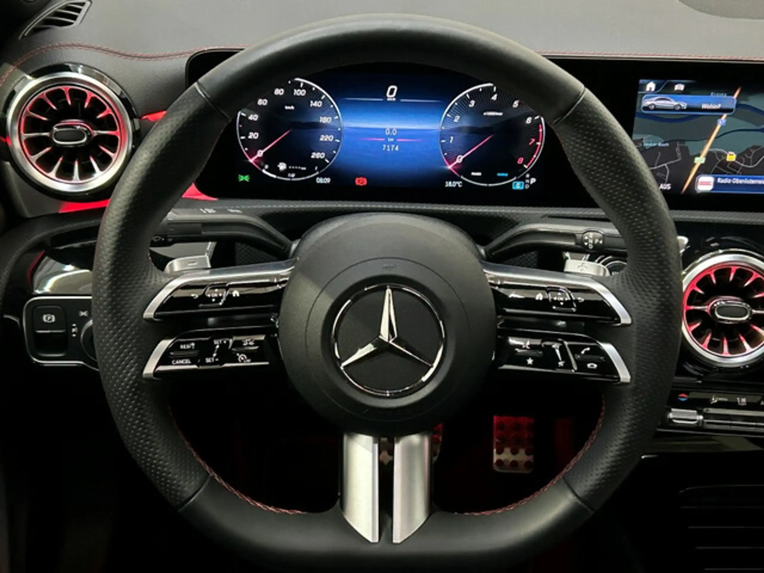 Mercedes-Benz - CLA 200