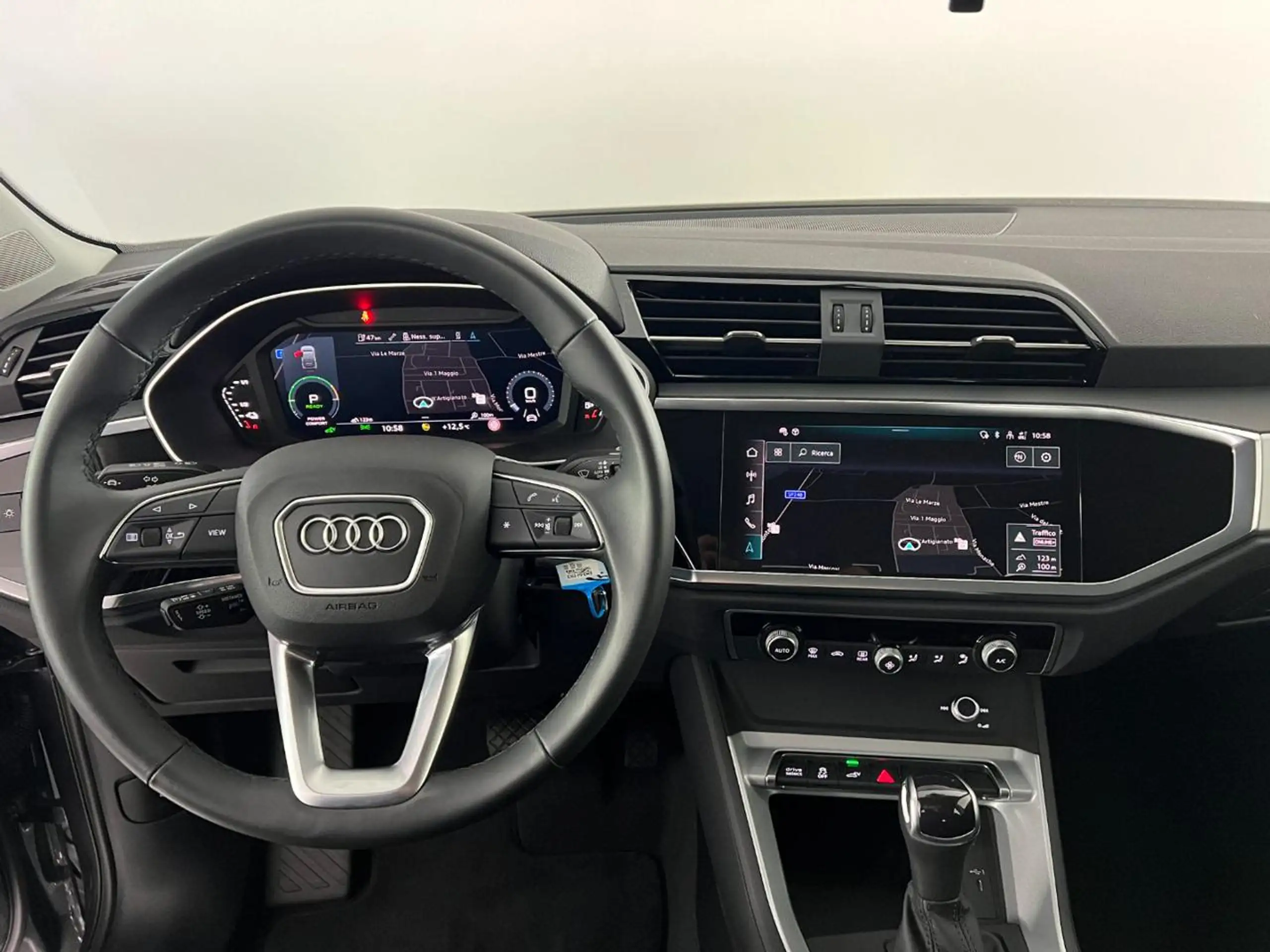 Audi - Q3