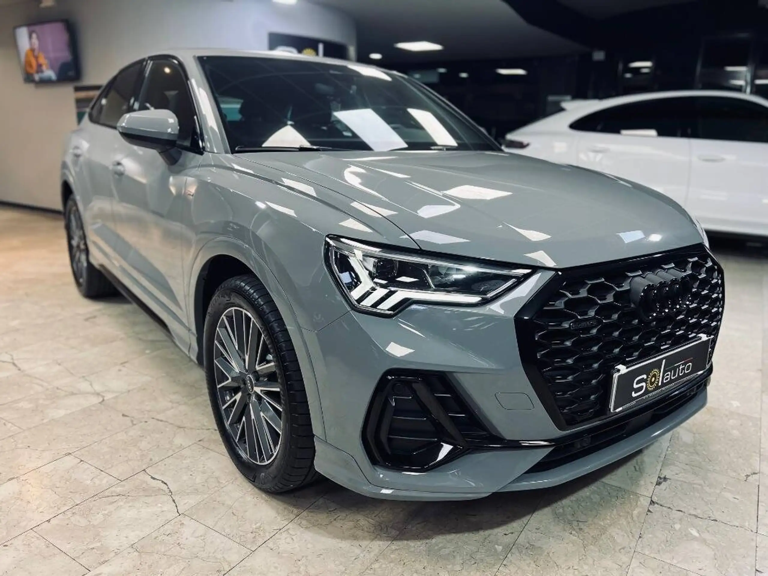 Audi - Q3