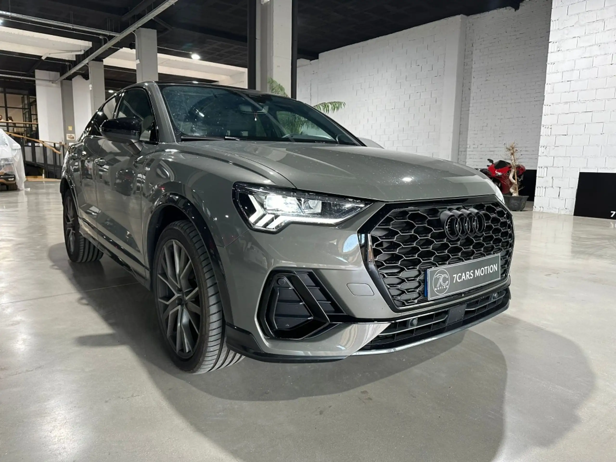 Audi - Q3