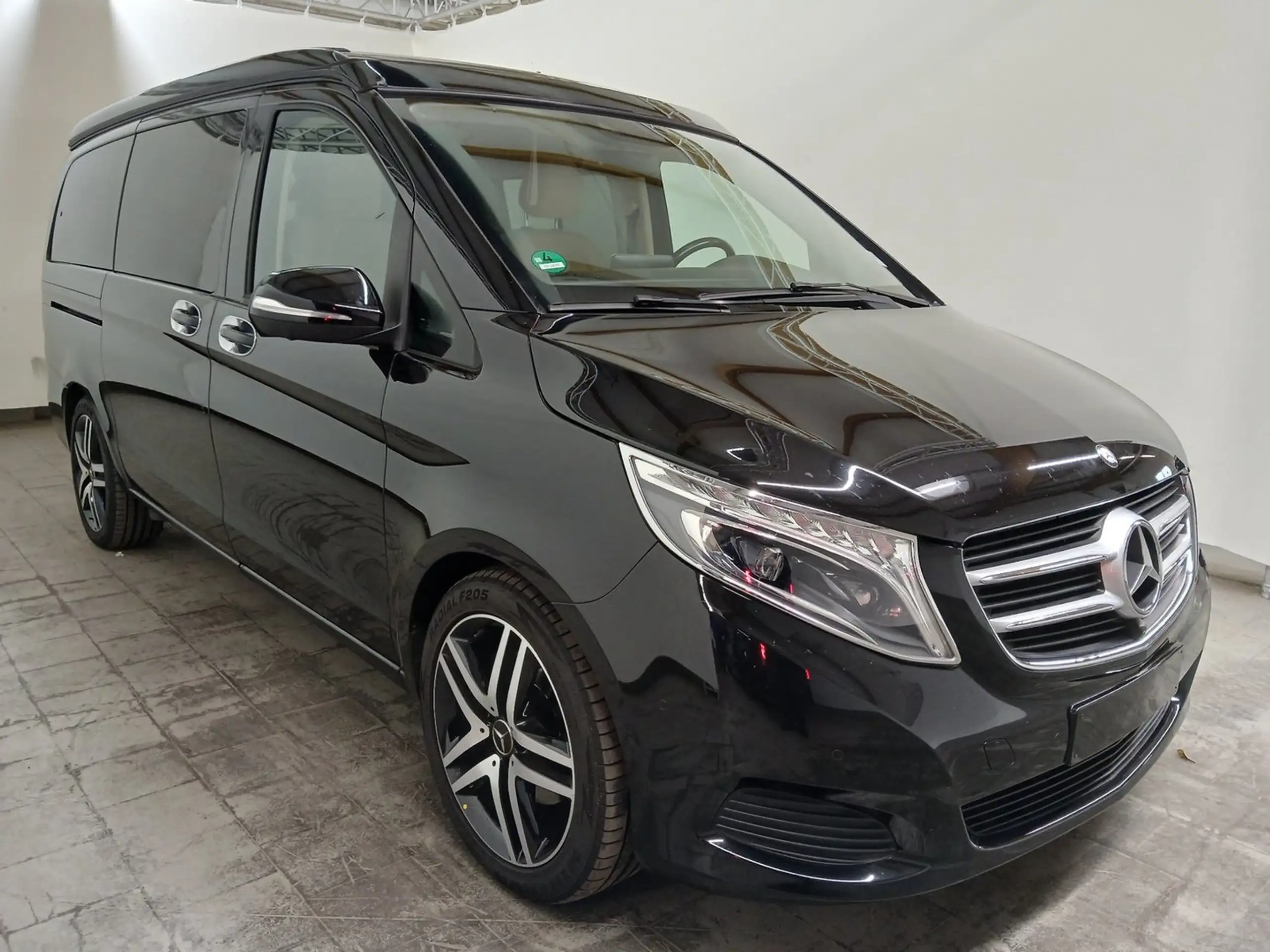 Mercedes-Benz - V 250