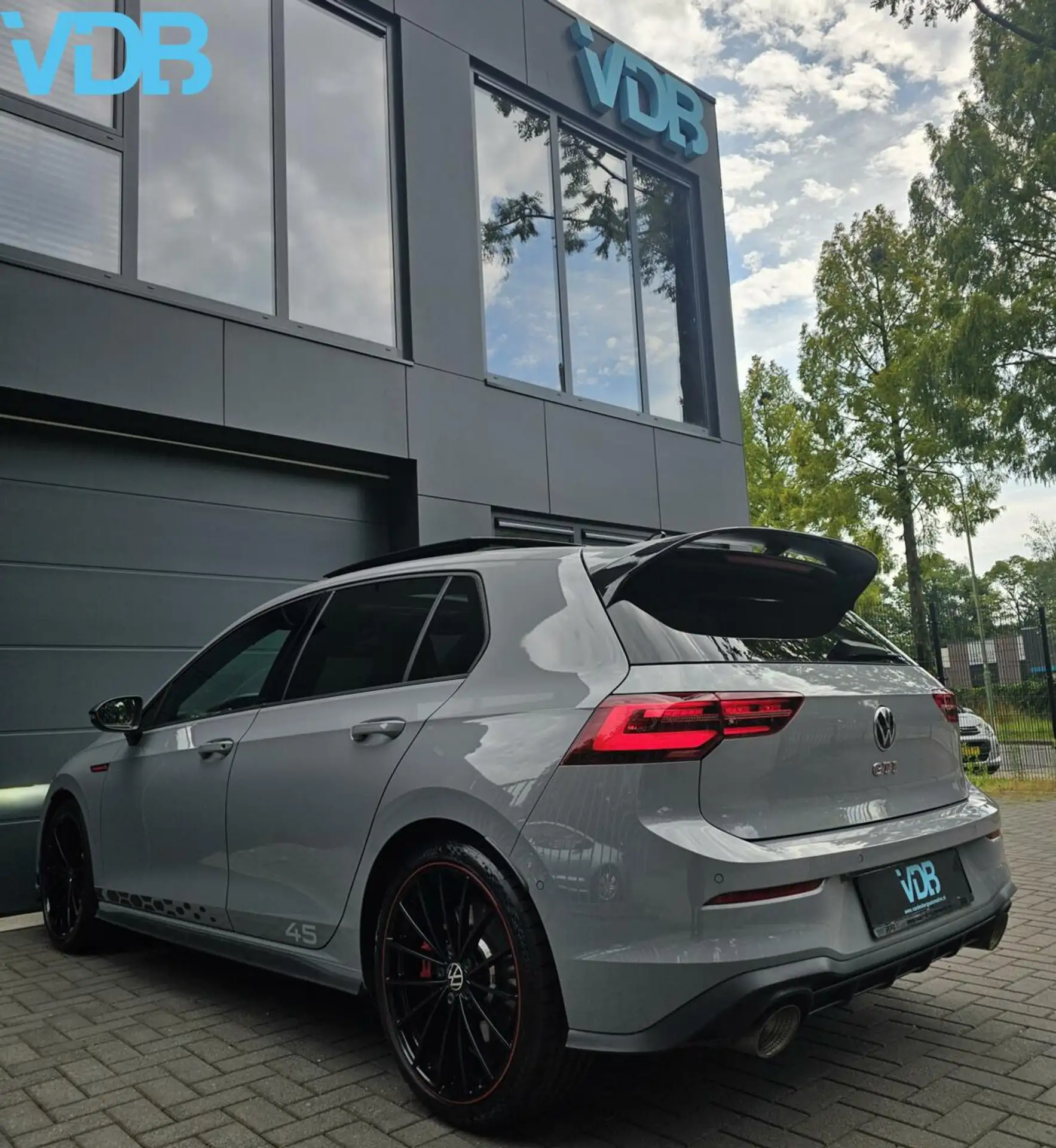 Volkswagen - Golf GTI