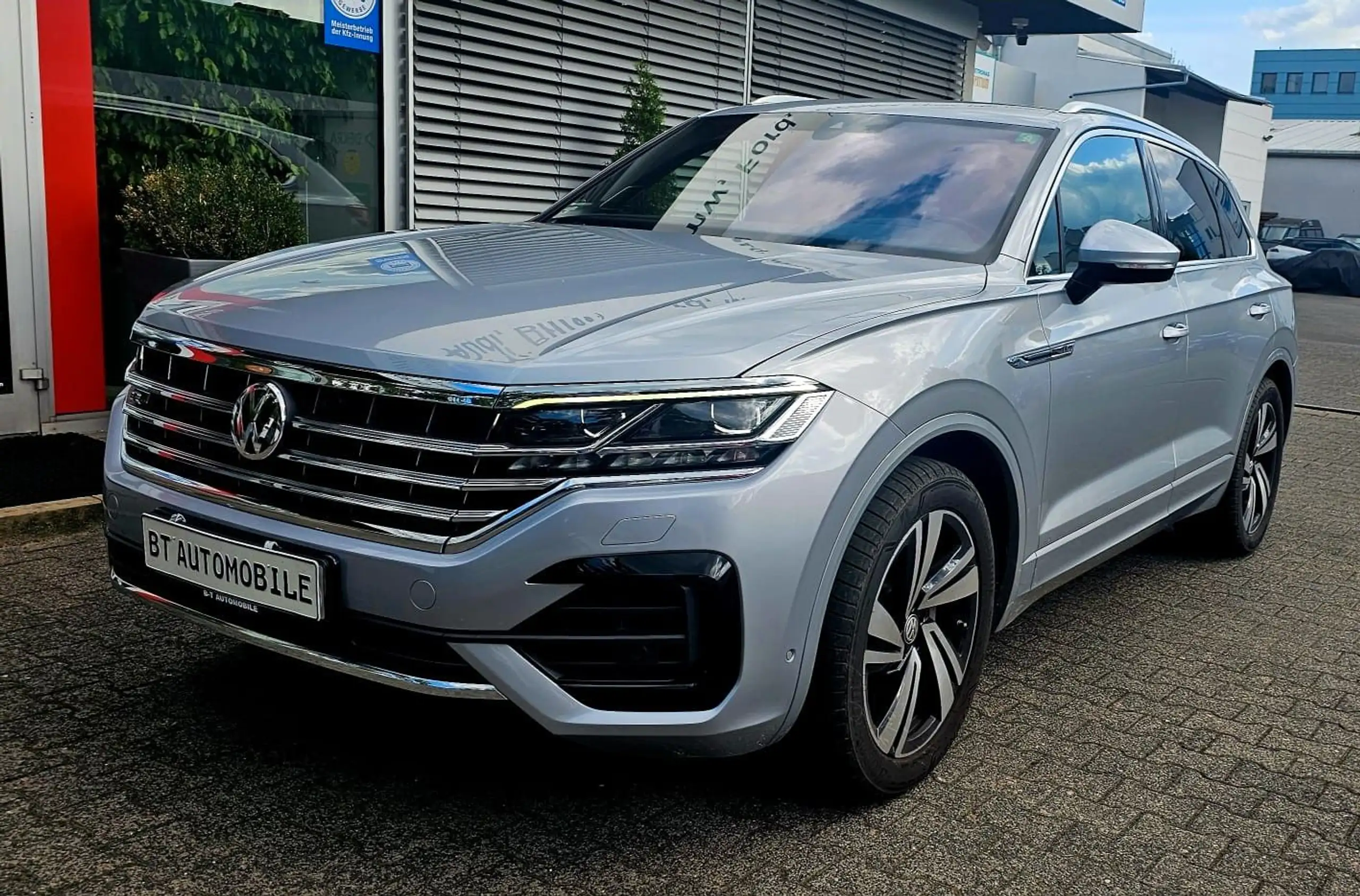 Volkswagen - Touareg