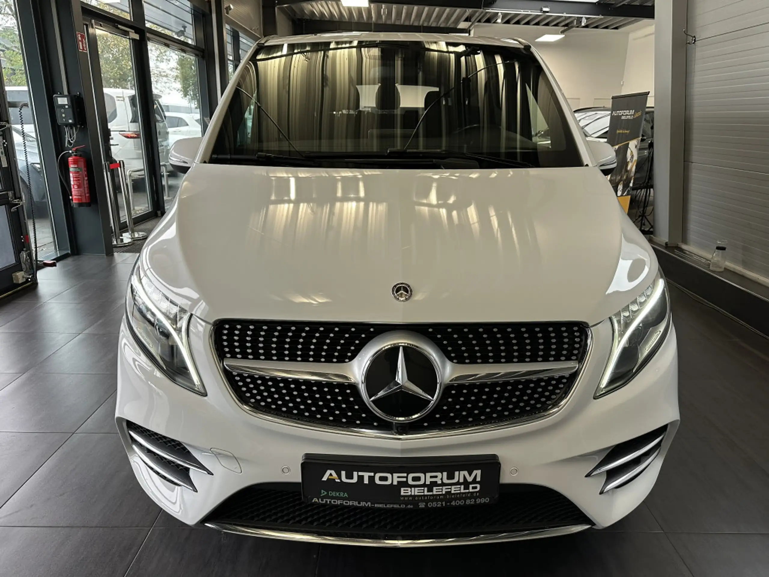 Mercedes-Benz - V 300