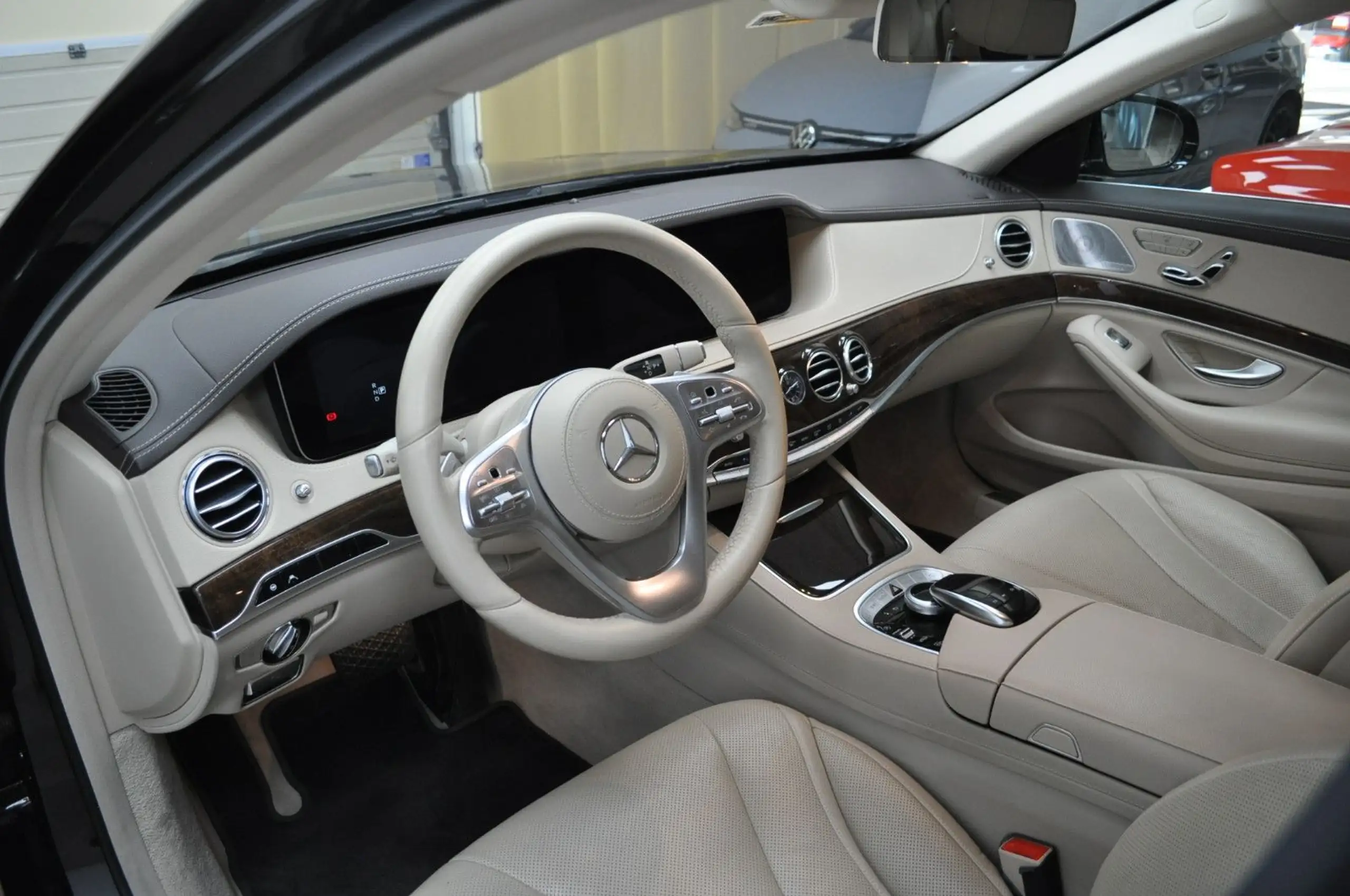 Mercedes-Benz - S 560