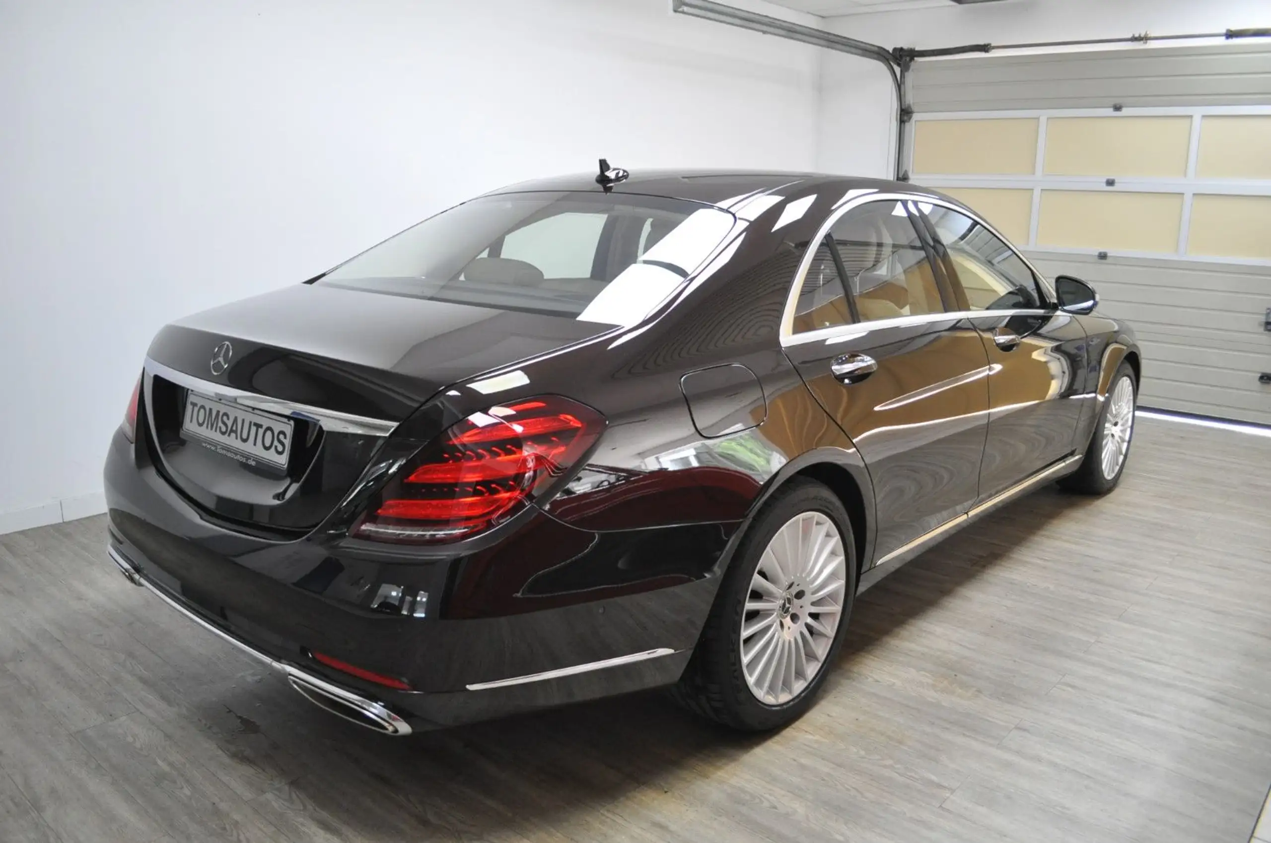 Mercedes-Benz - S 560