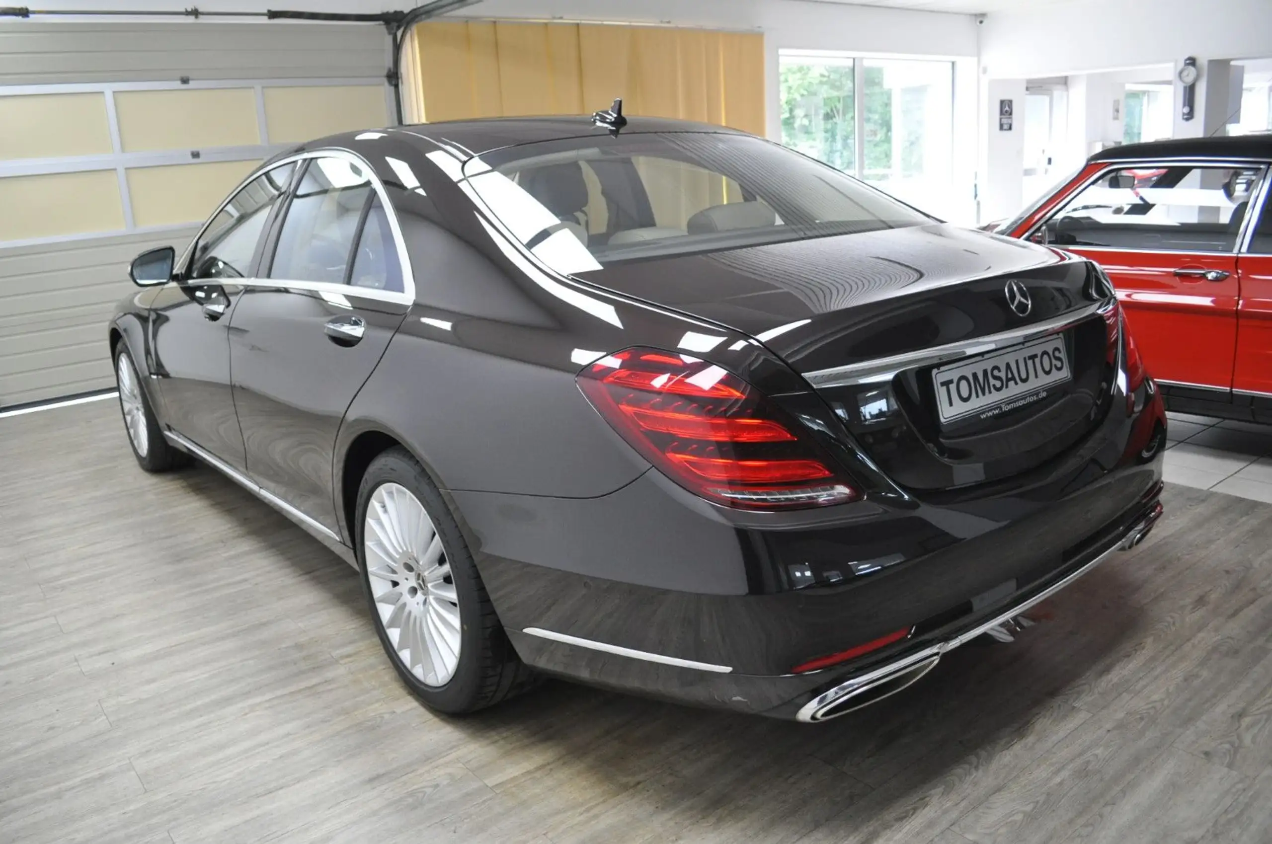 Mercedes-Benz - S 560