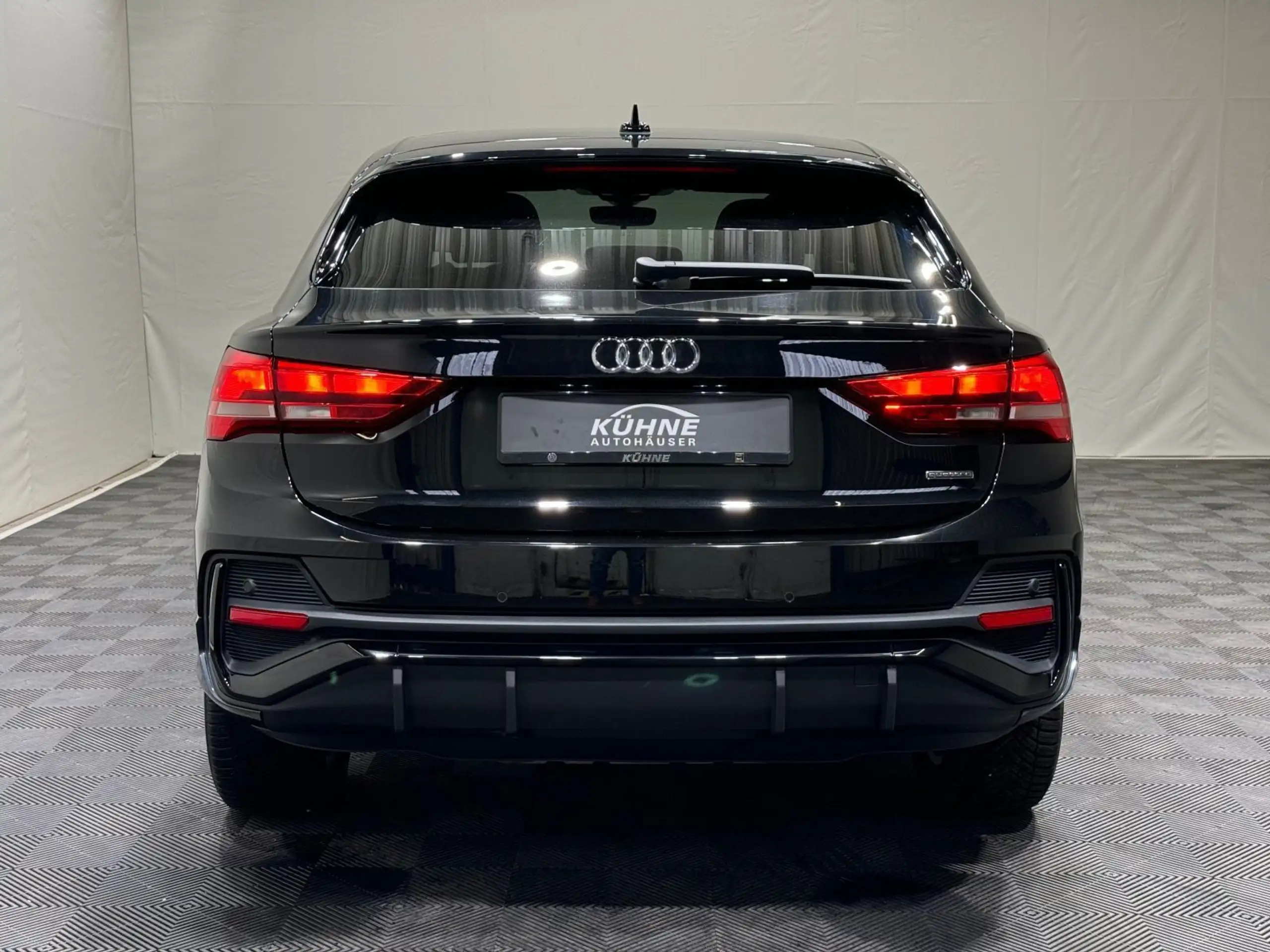 Audi - Q3