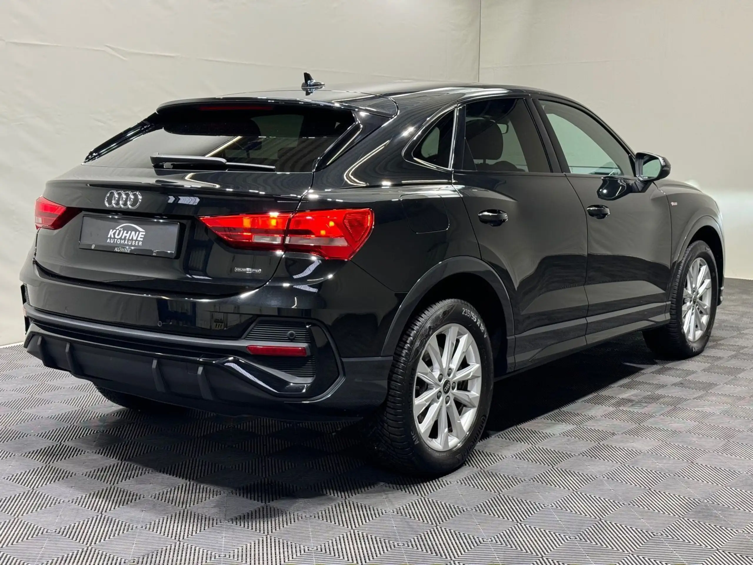 Audi - Q3