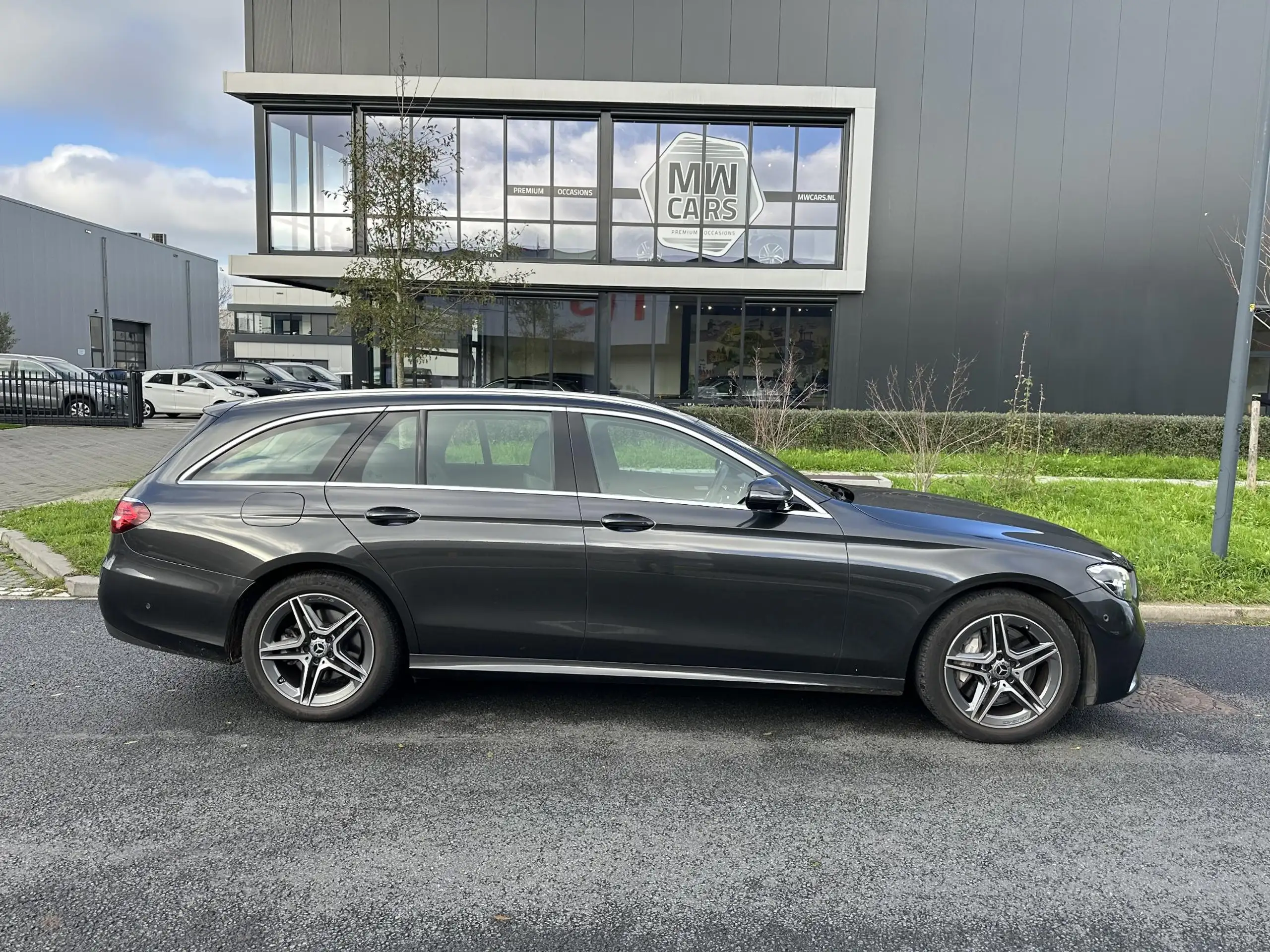 Mercedes-Benz - E 300