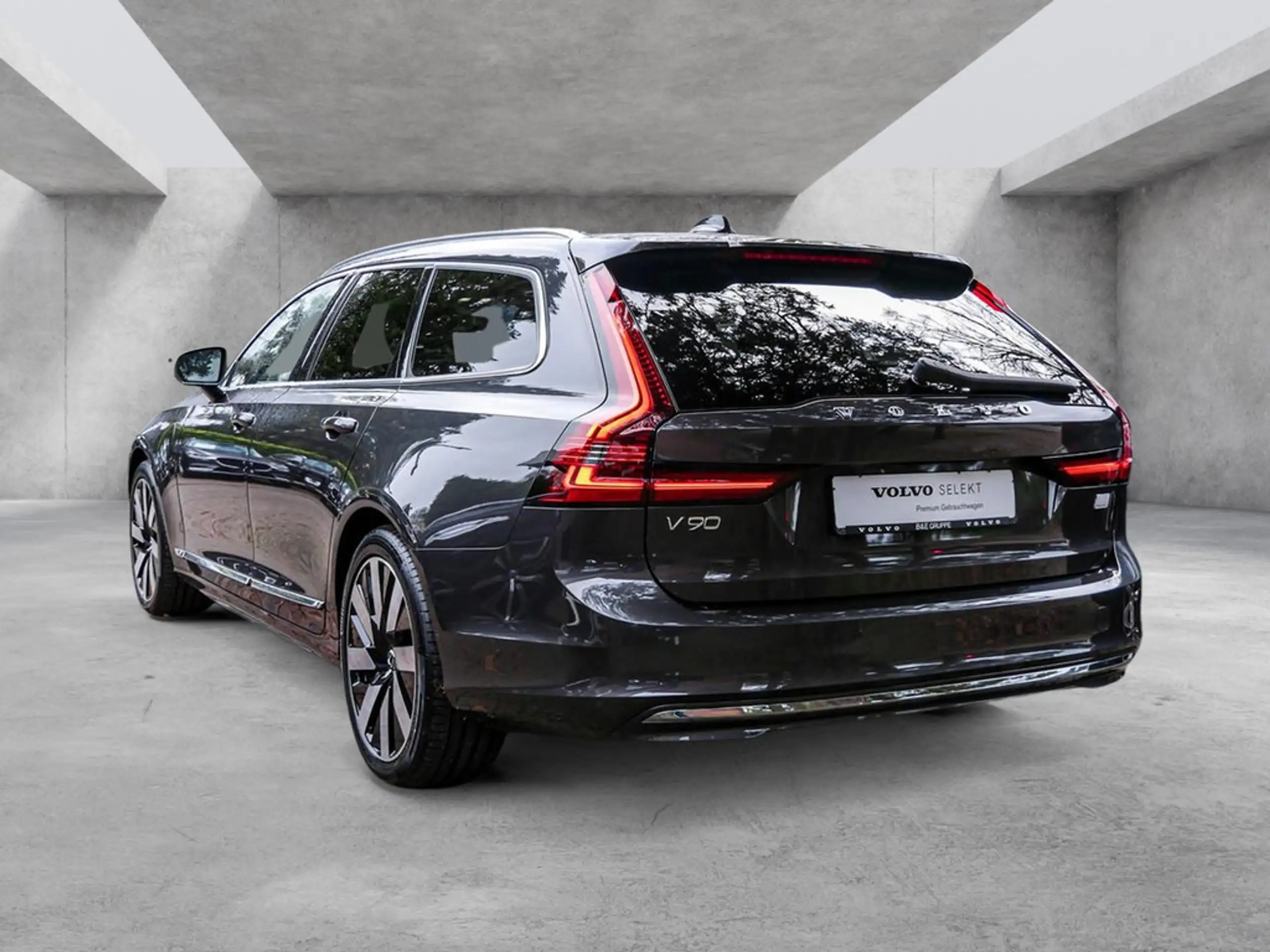 Volvo - V90