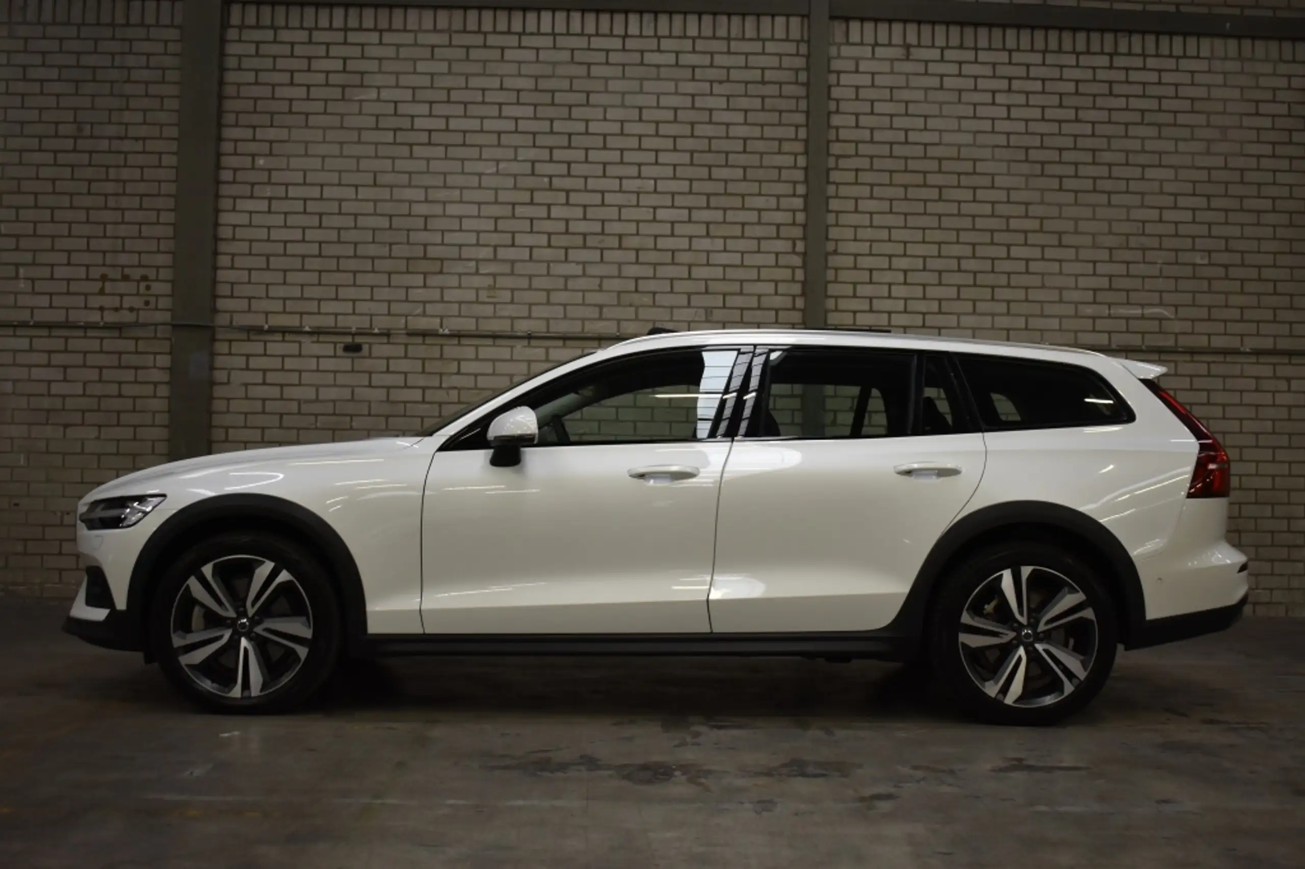 Volvo - V60 Cross Country