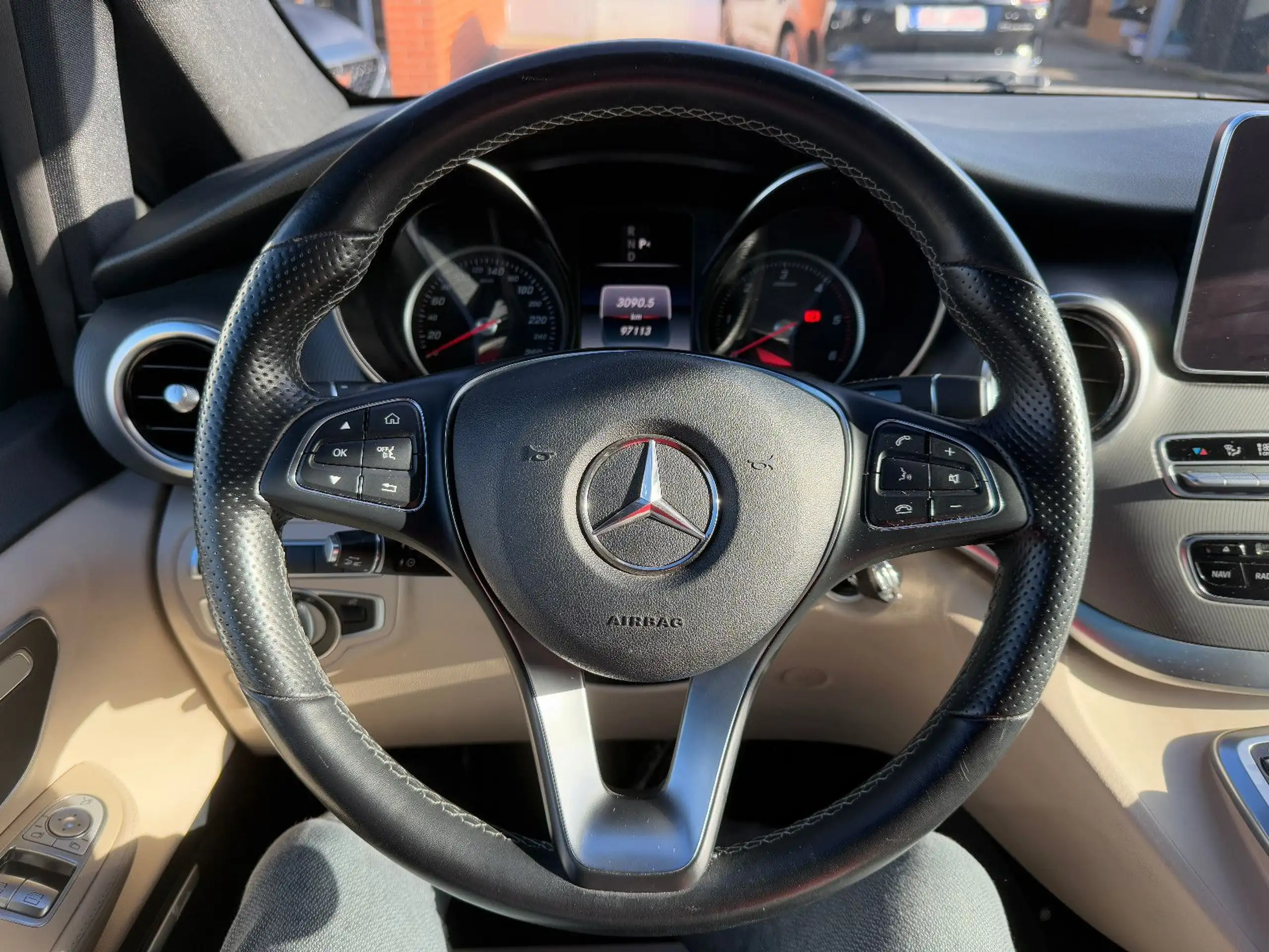 Mercedes-Benz - V 250