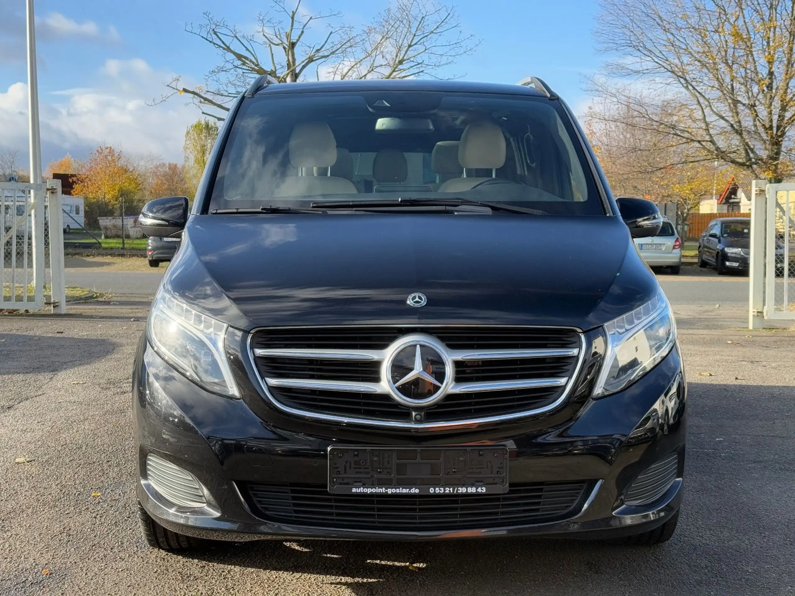 Mercedes-Benz - V 250