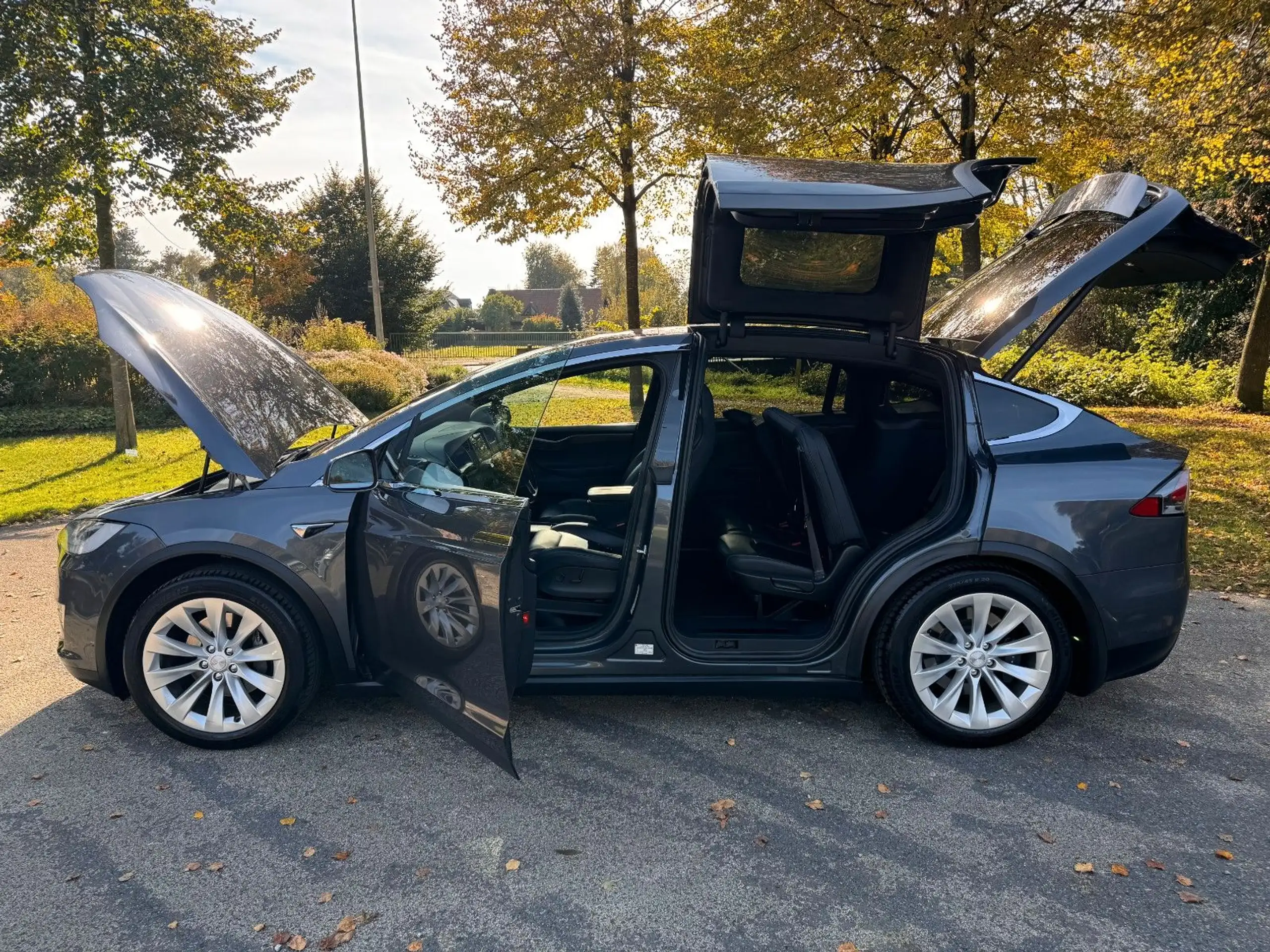 Tesla - Model X