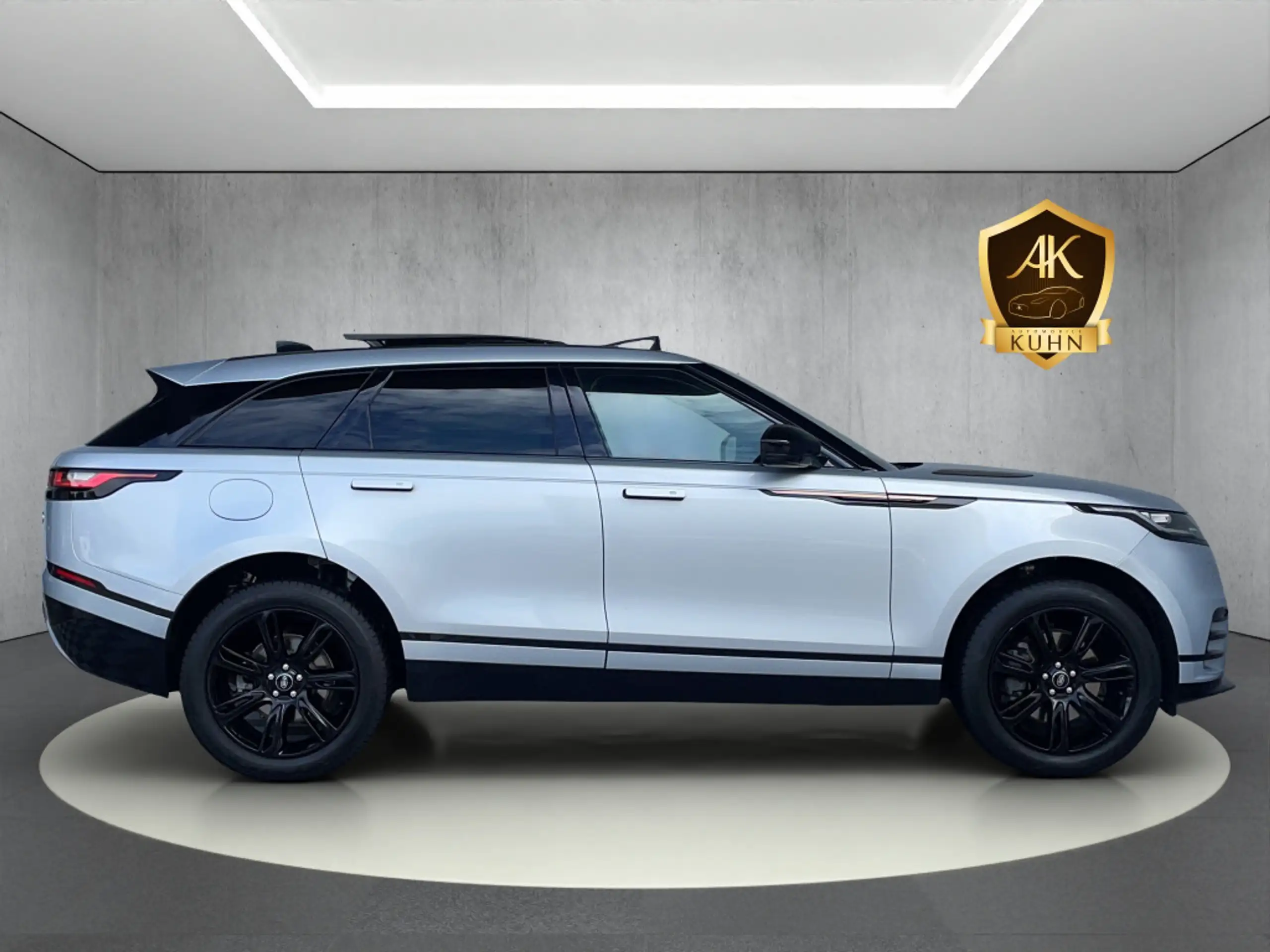 Land Rover - Range Rover Velar