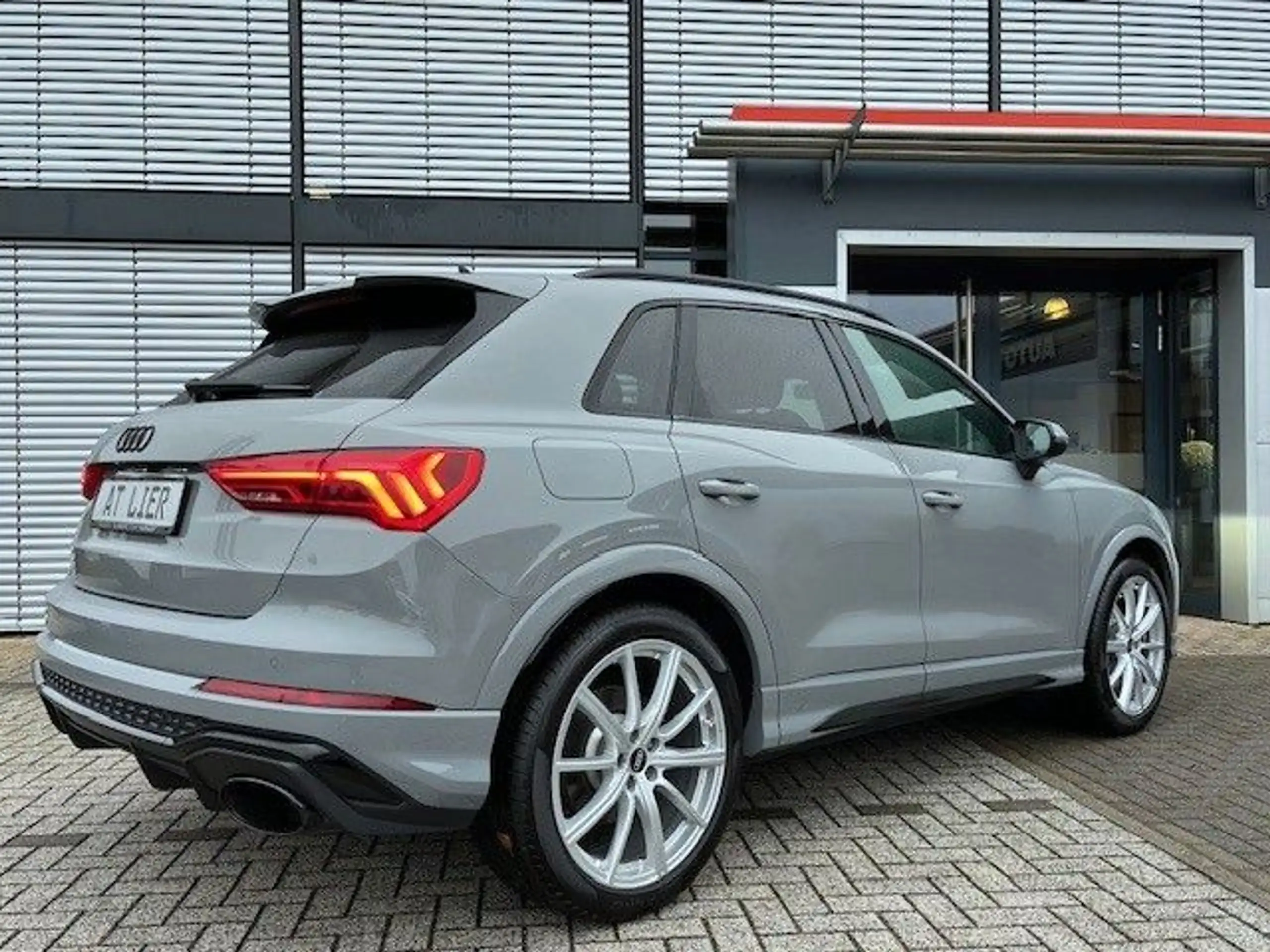 Audi - RS Q3