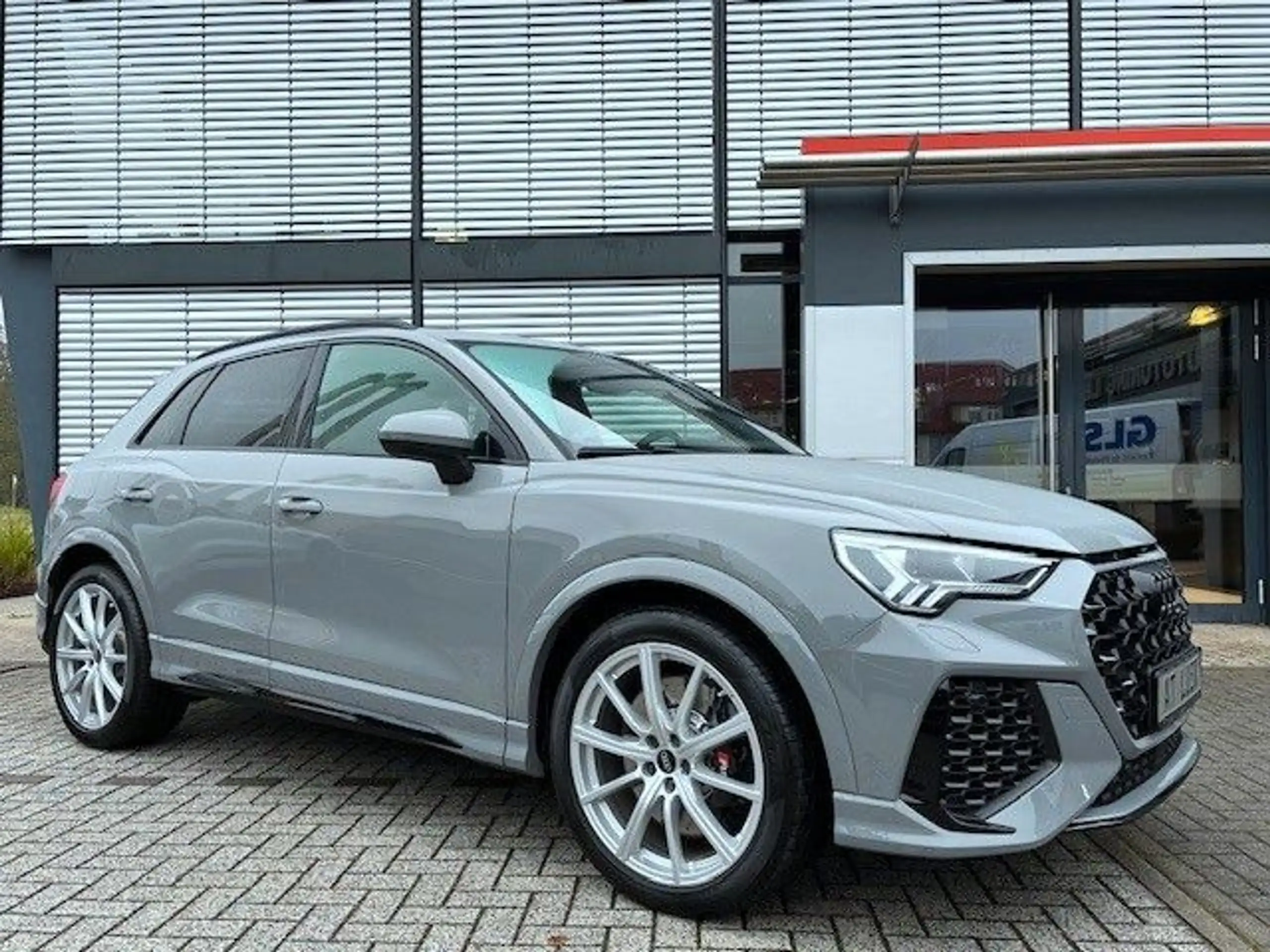 Audi - RS Q3