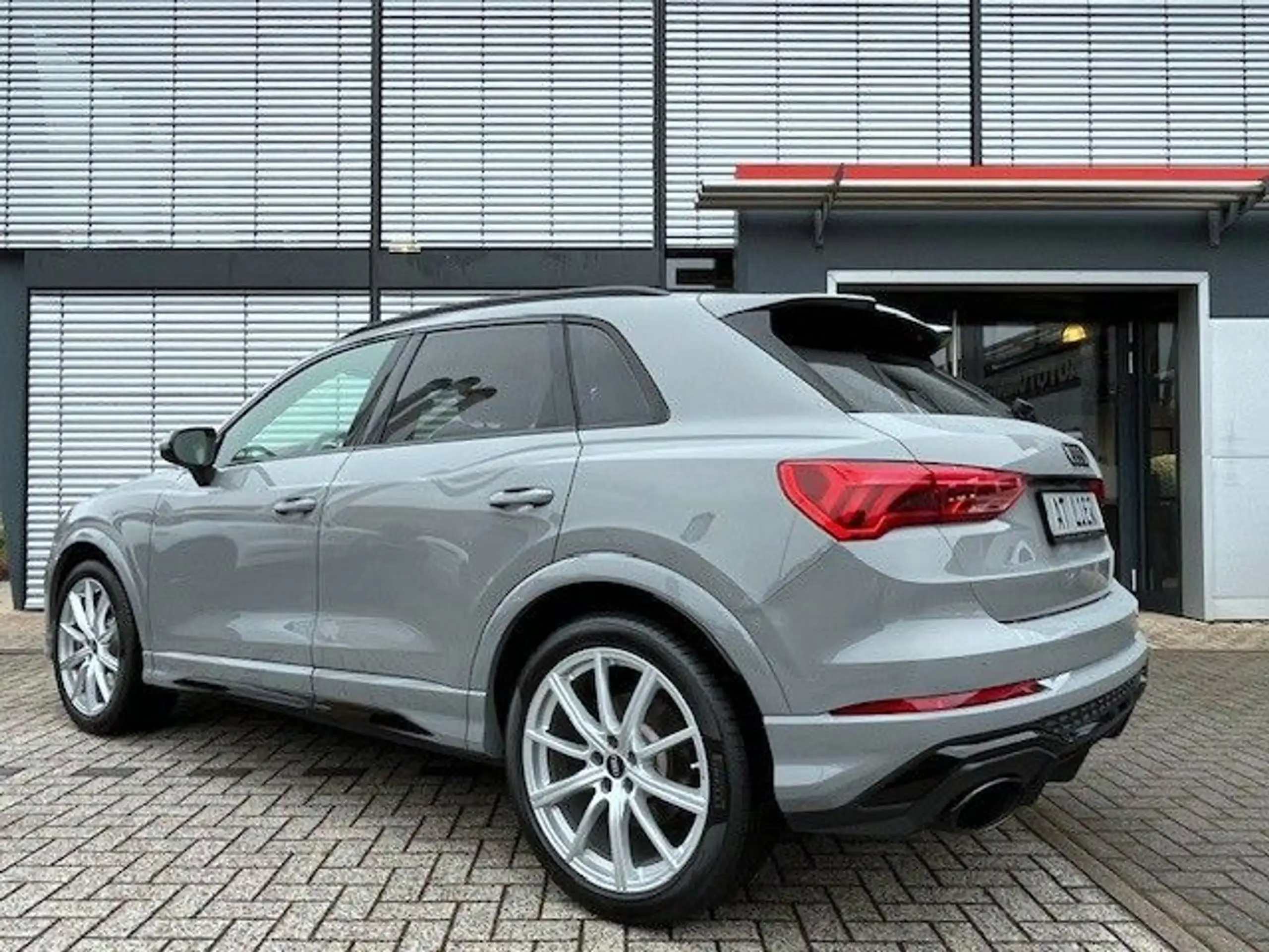 Audi - RS Q3