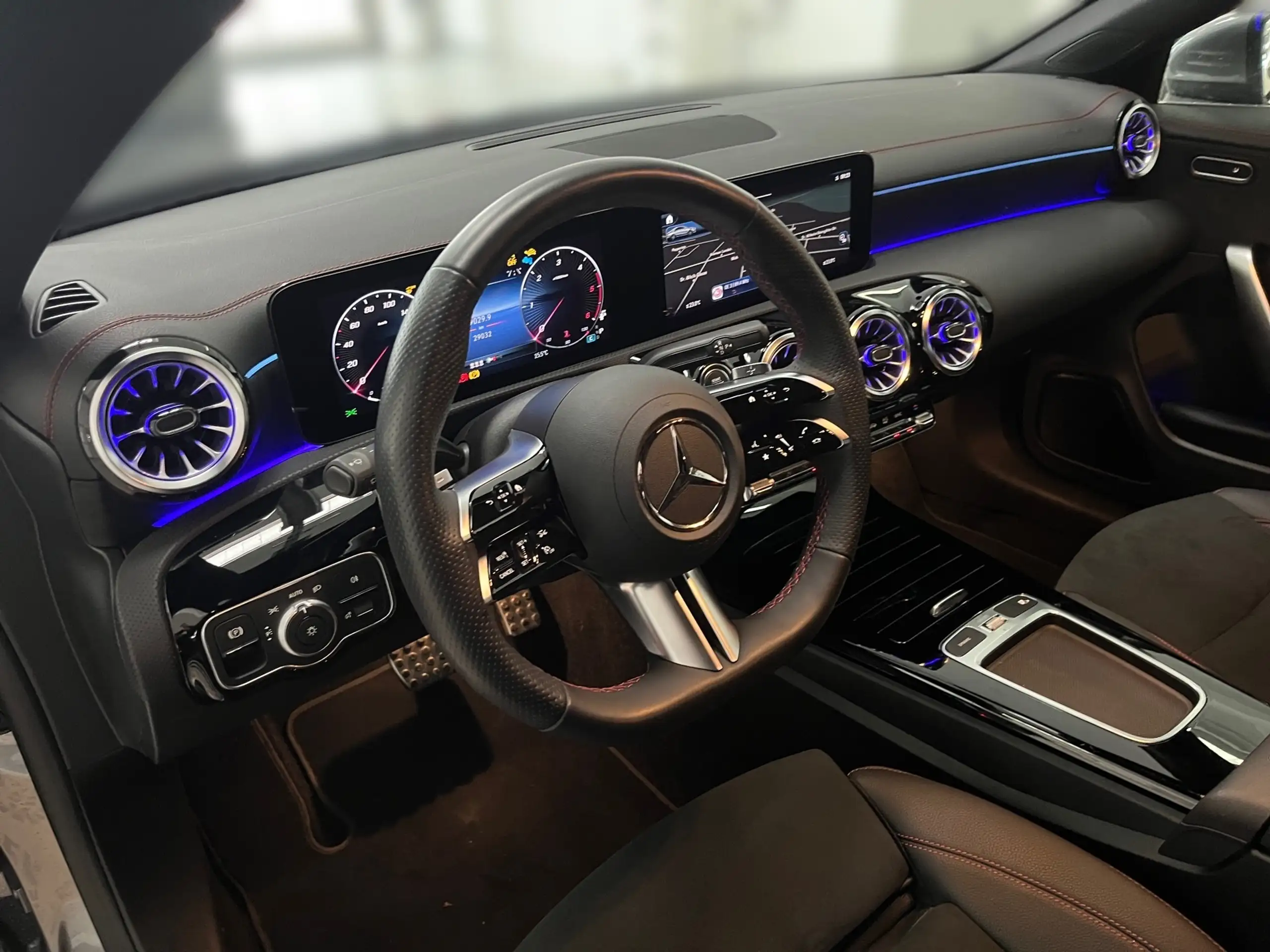 Mercedes-Benz - CLA 200