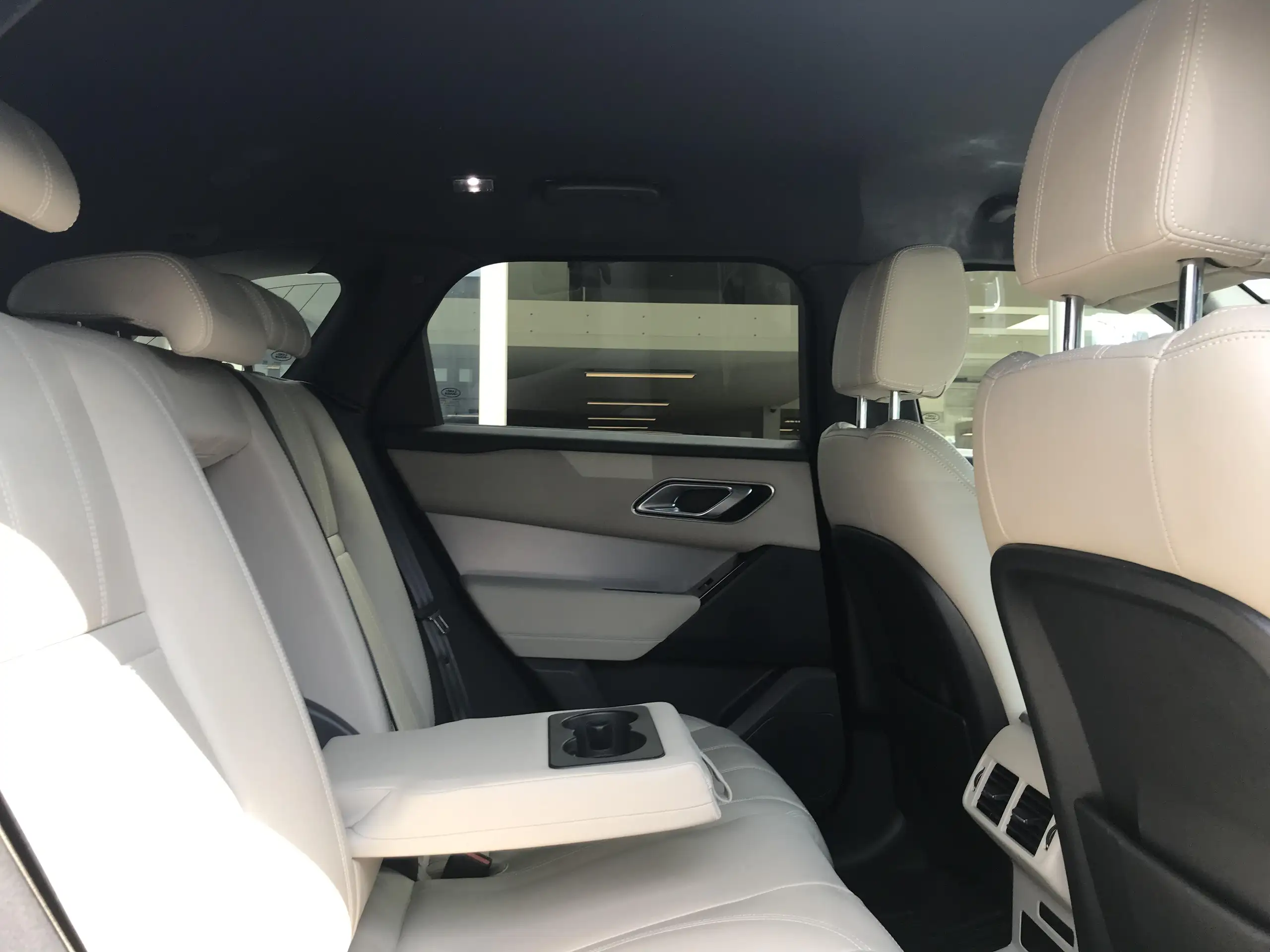 Land Rover - Range Rover Velar