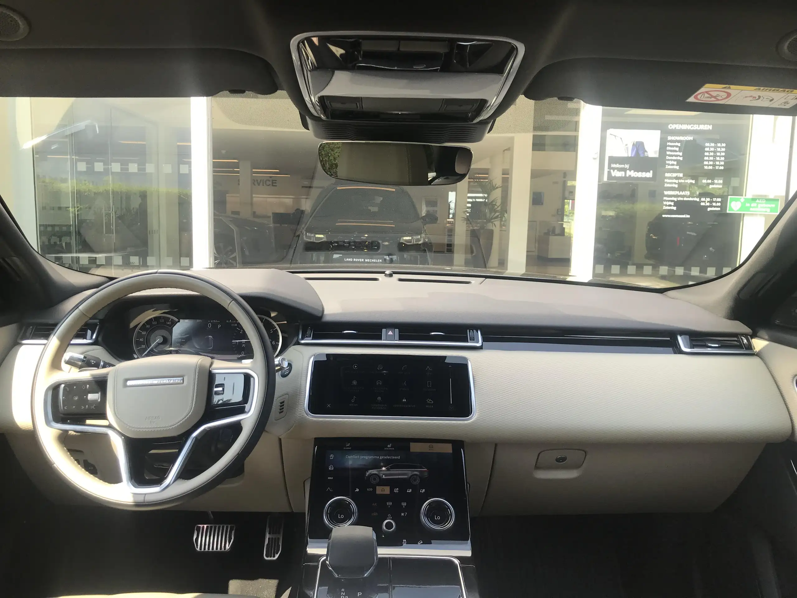 Land Rover - Range Rover Velar