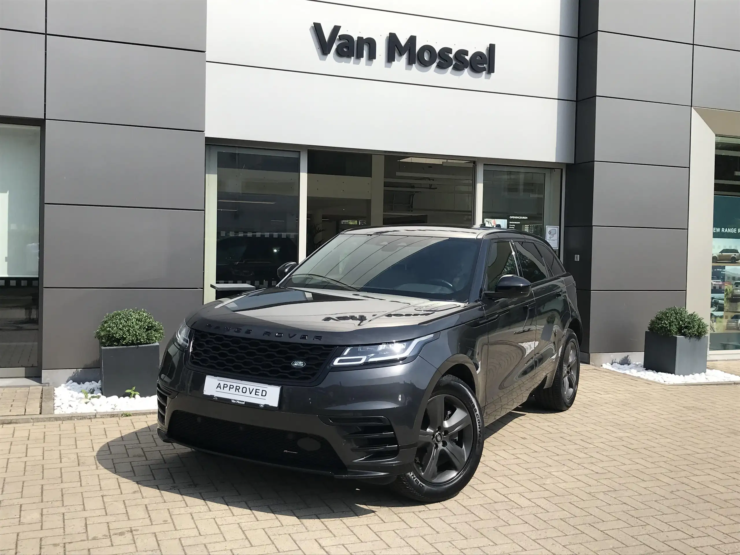 Land Rover - Range Rover Velar