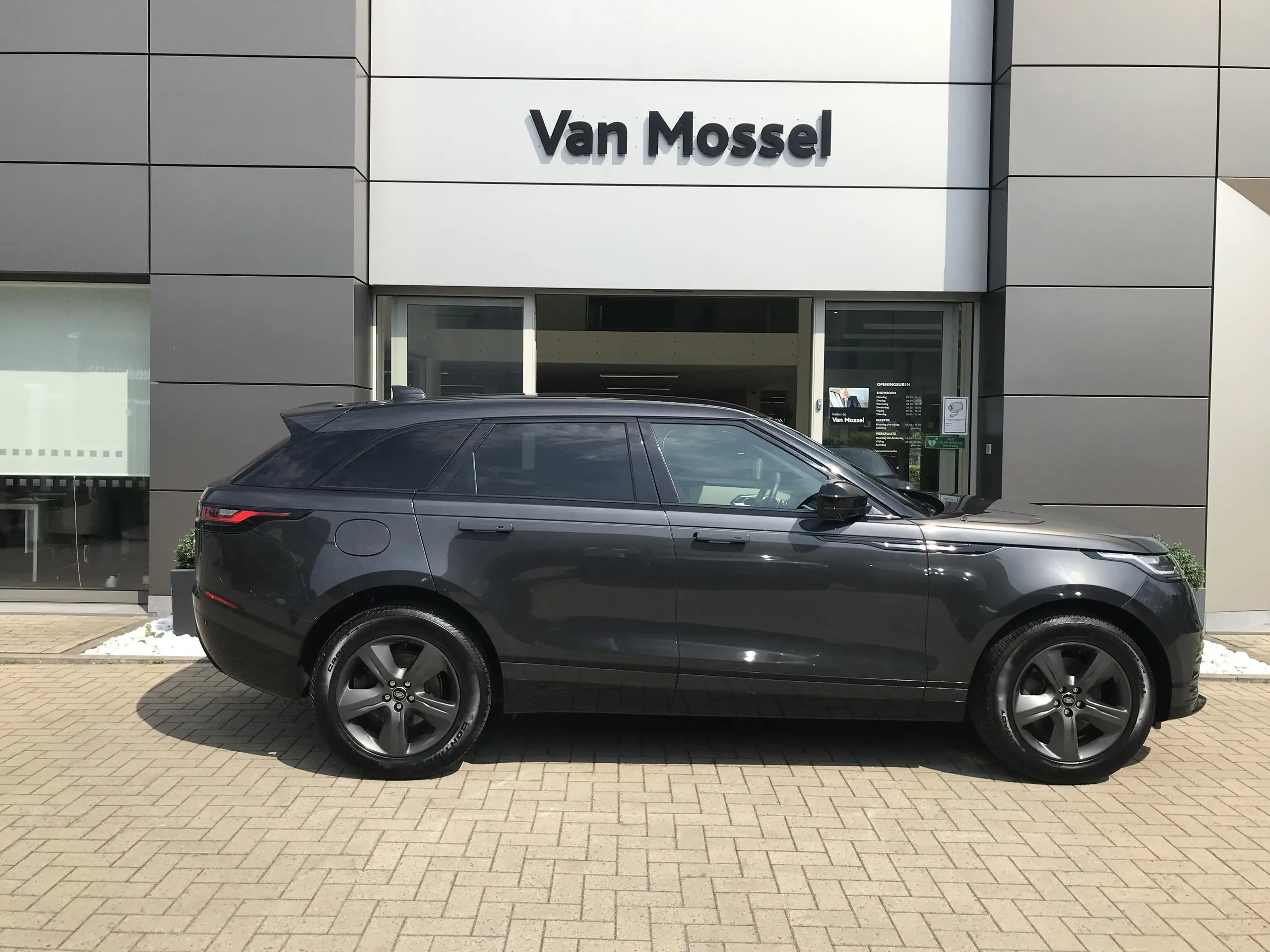 Land Rover - Range Rover Velar