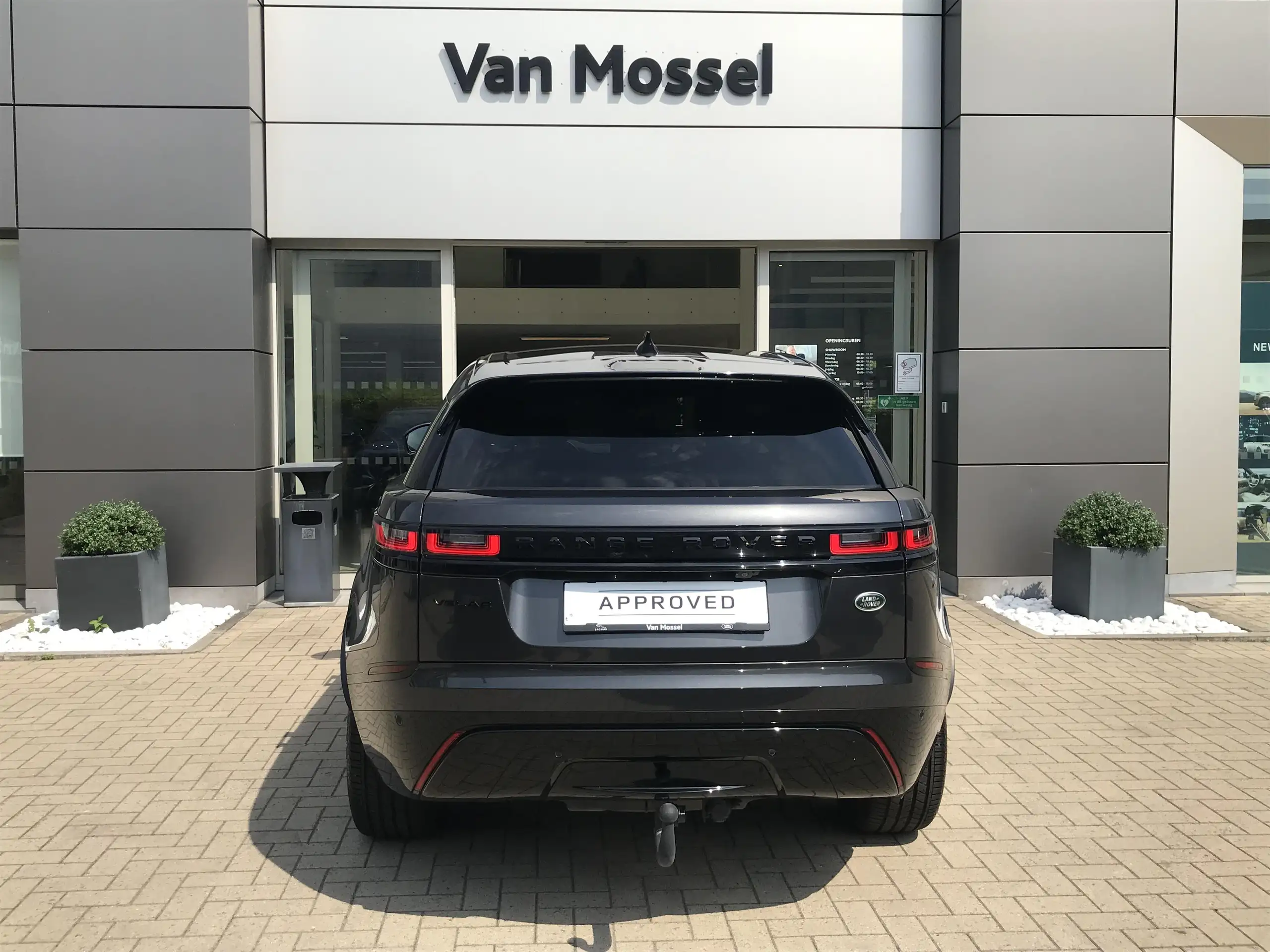 Land Rover - Range Rover Velar