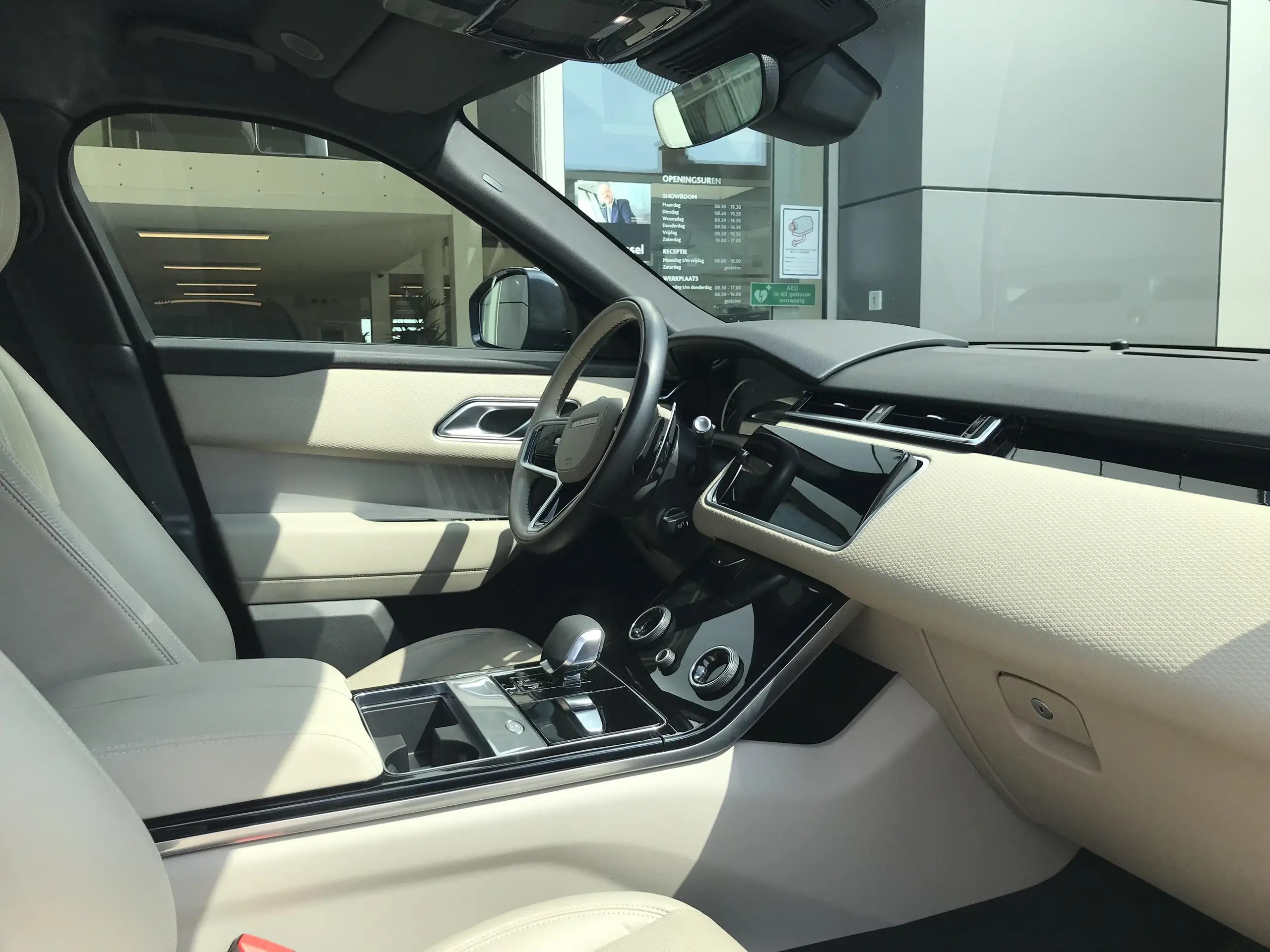 Land Rover - Range Rover Velar