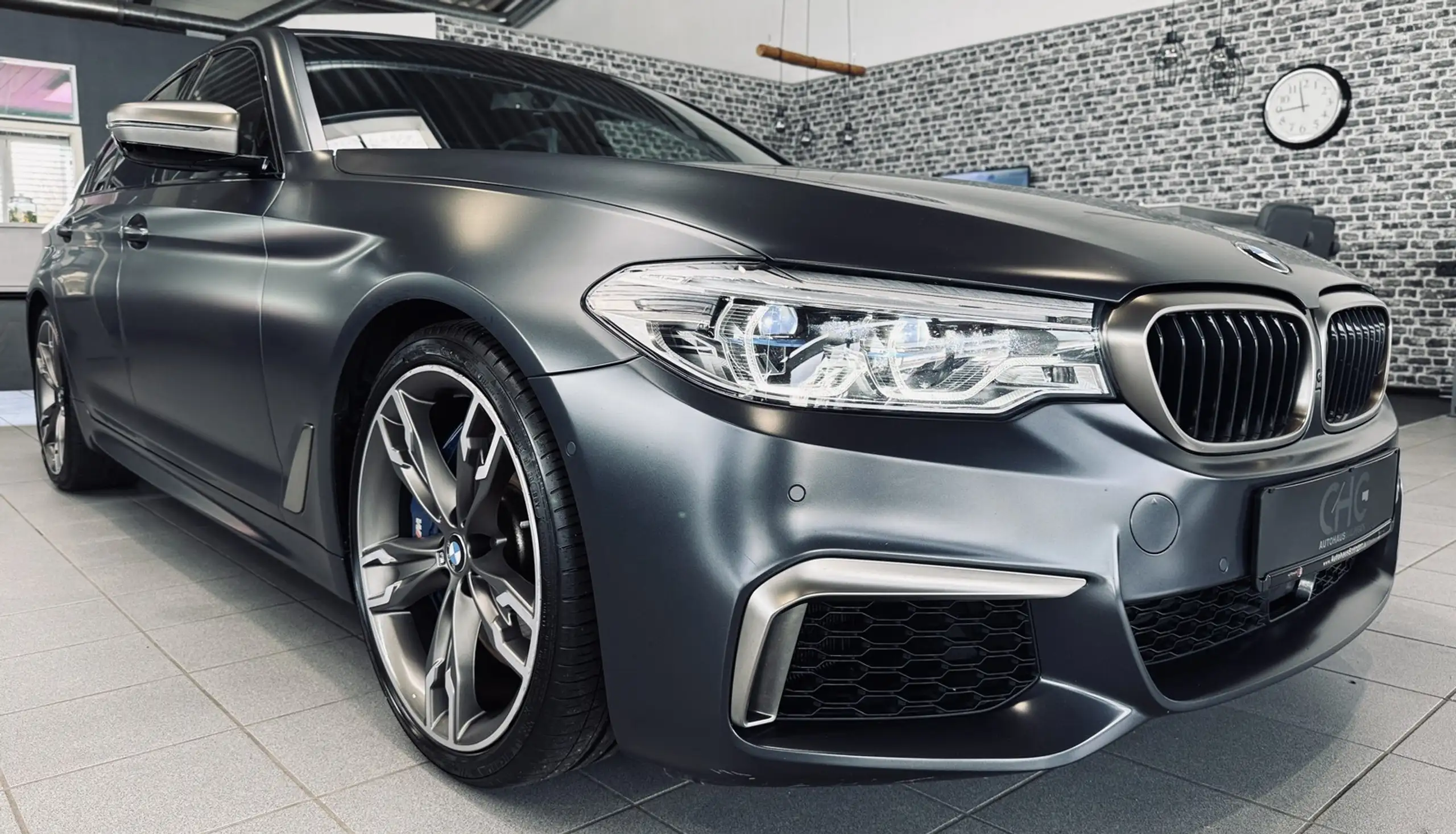 BMW - M550