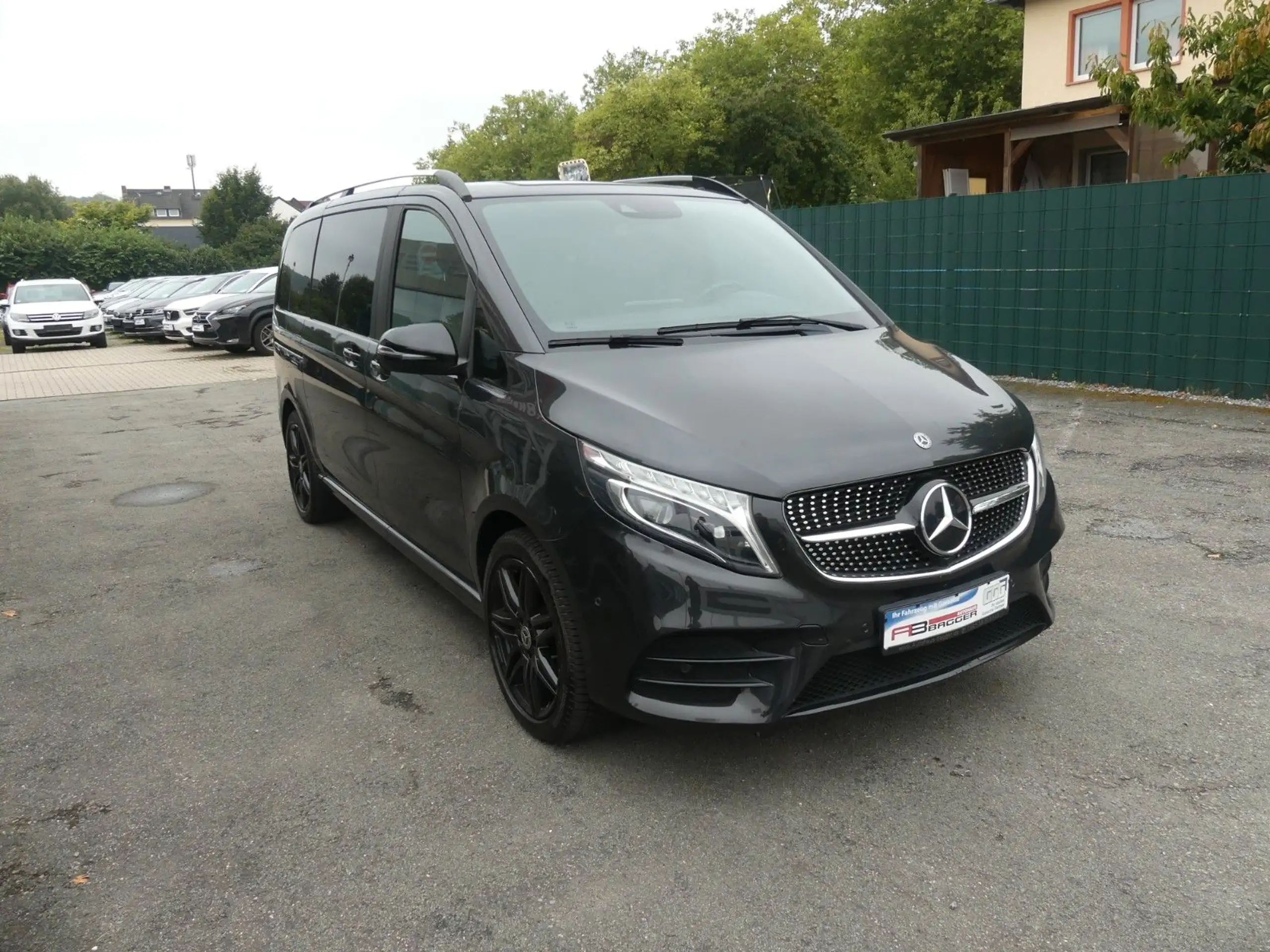 Mercedes-Benz - V 250