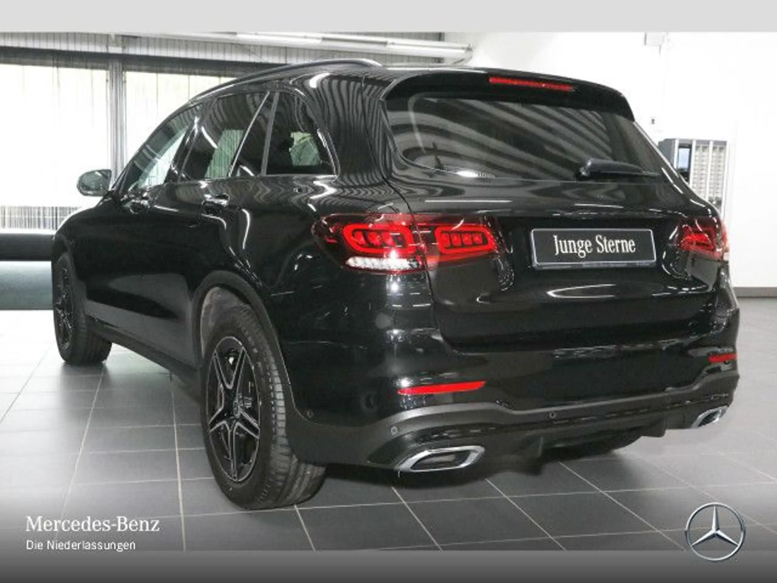 Mercedes-Benz - GLC 300