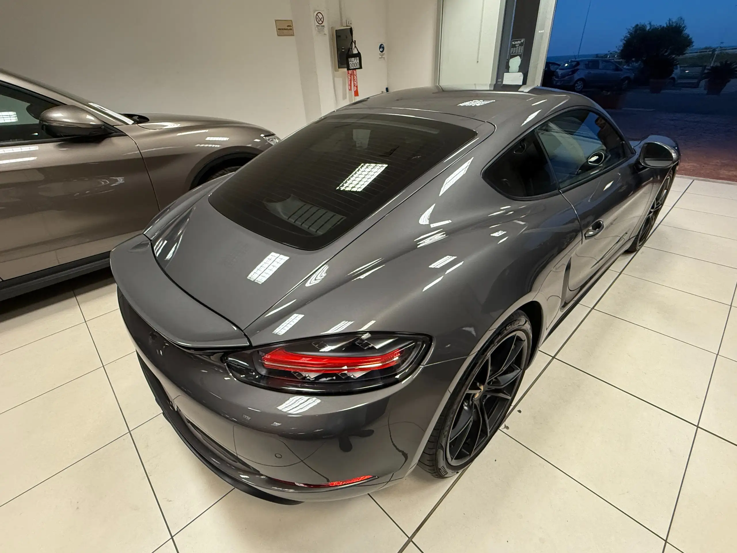 Porsche - Cayman