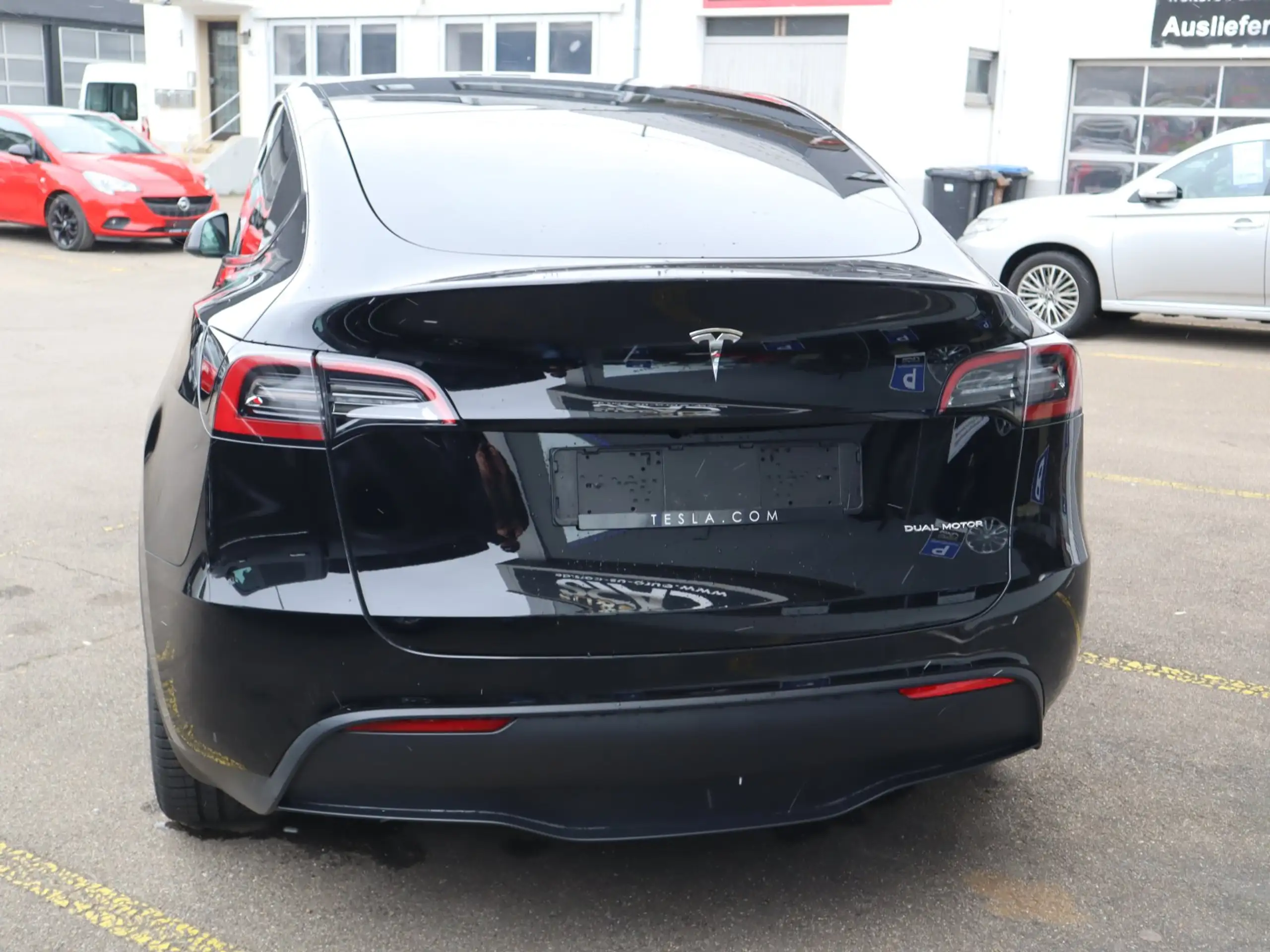 Tesla - Model Y