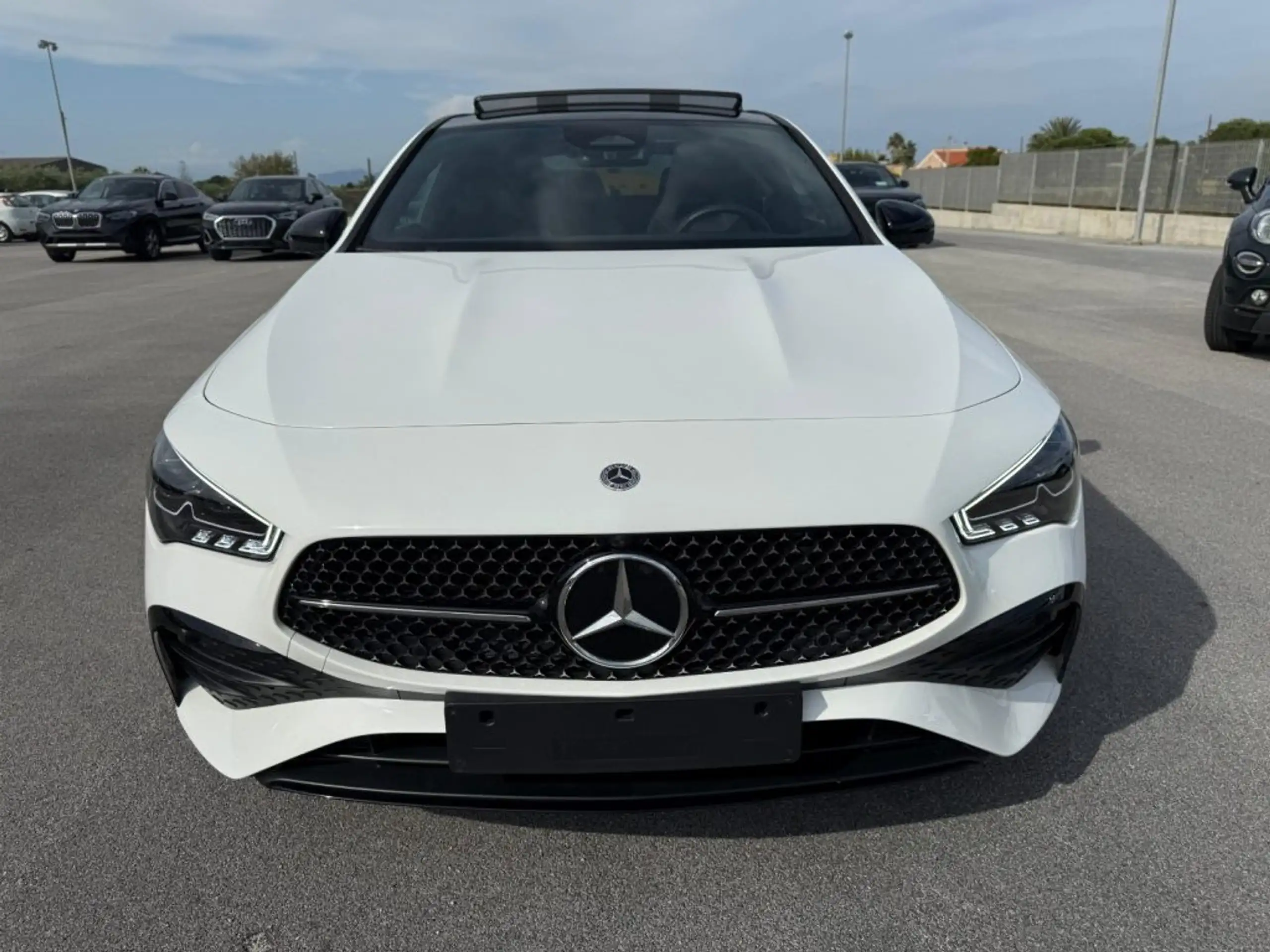 Mercedes-Benz - CLA 200