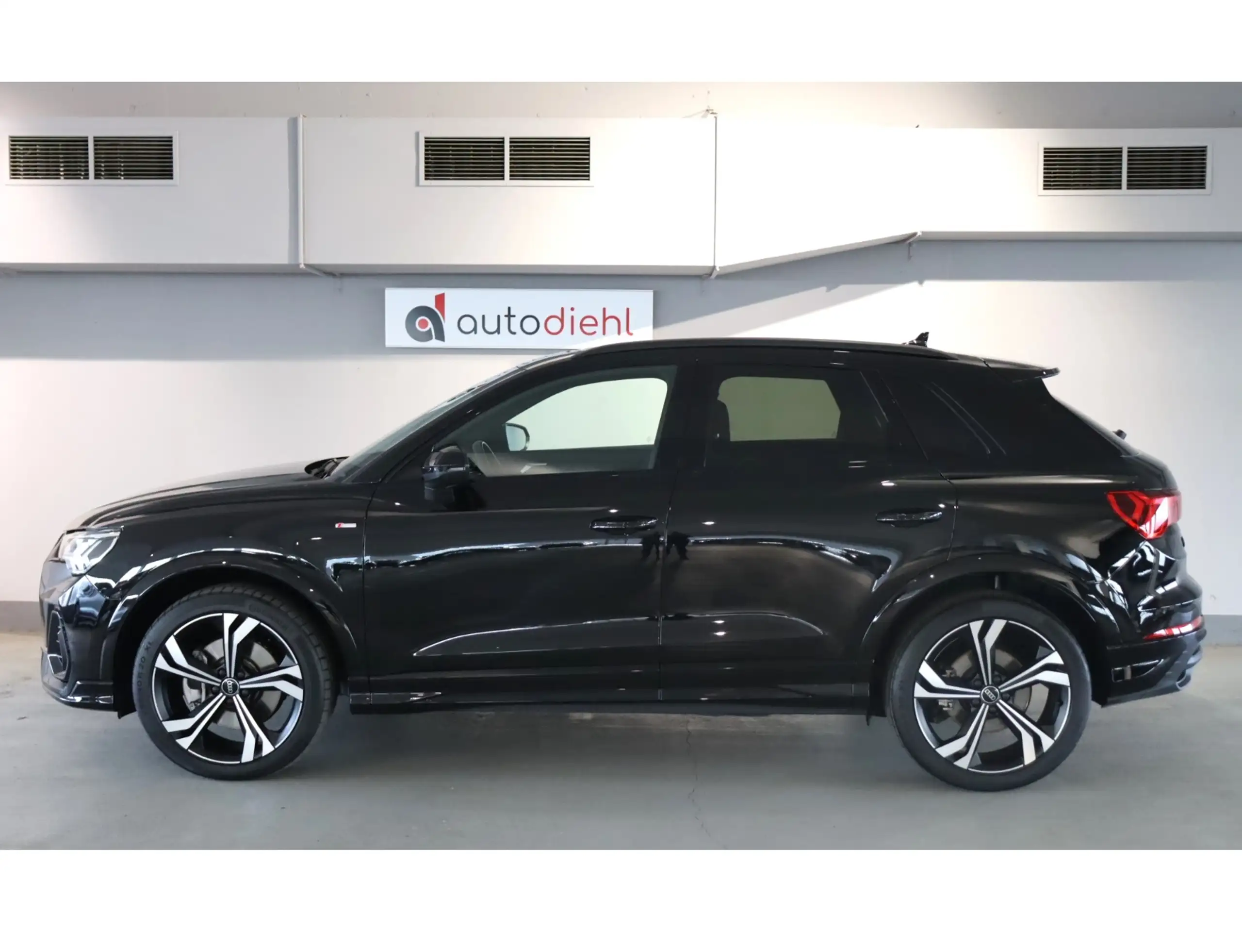 Audi - Q3