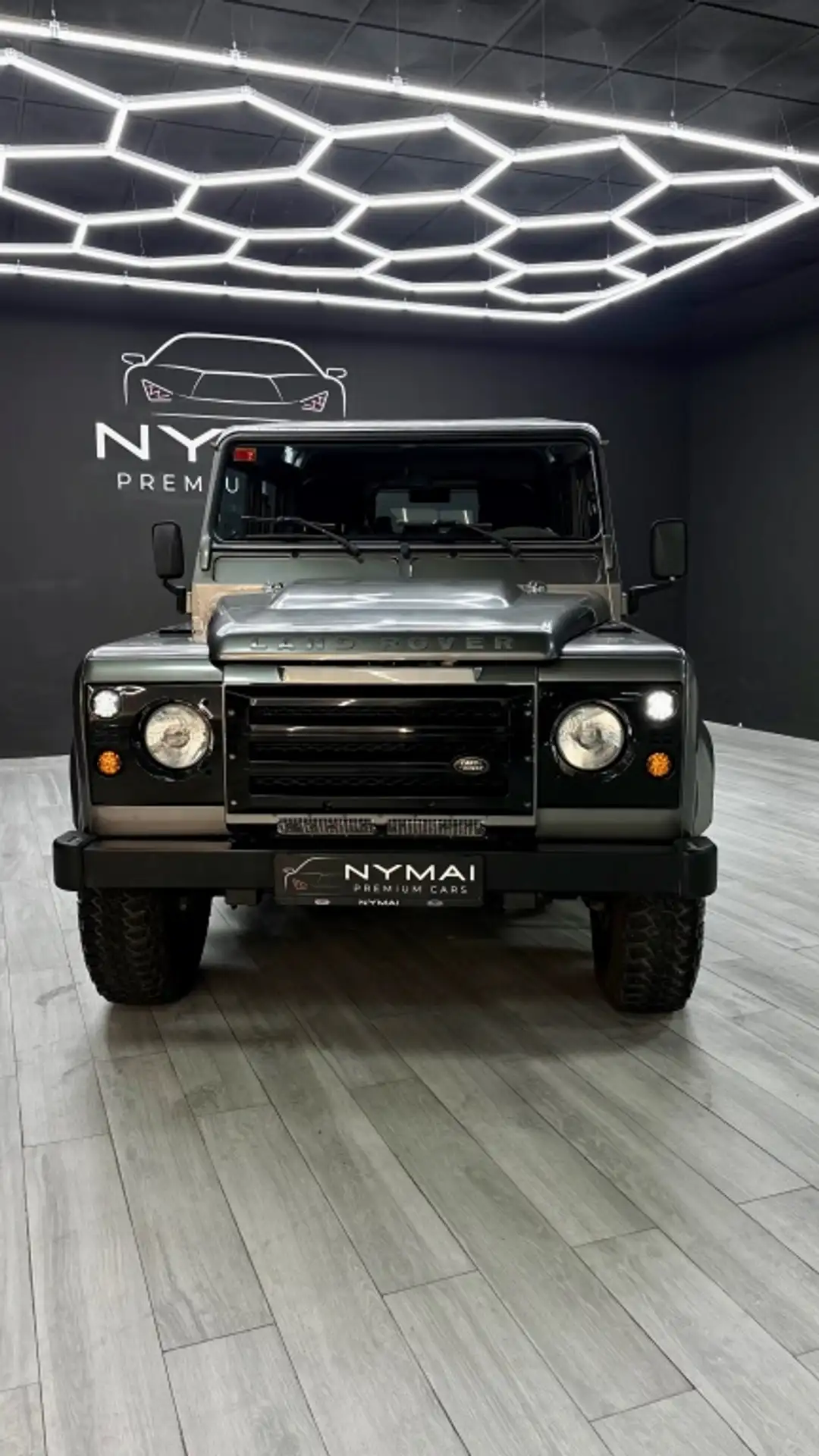 Land Rover - Defender