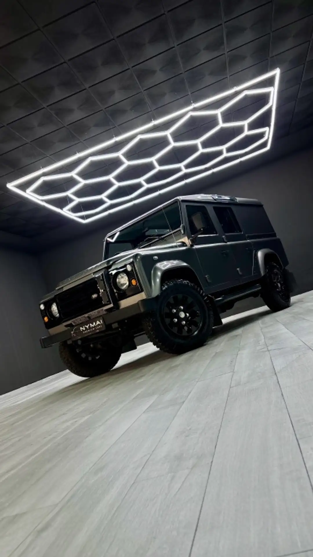 Land Rover - Defender