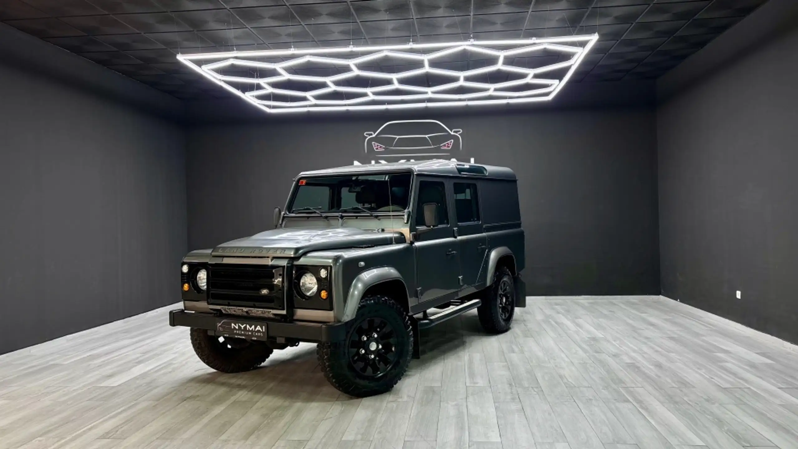 Land Rover - Defender