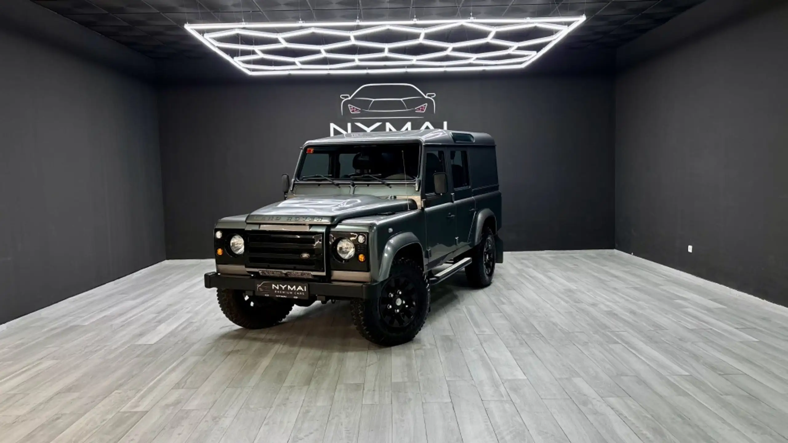 Land Rover Defender 2011