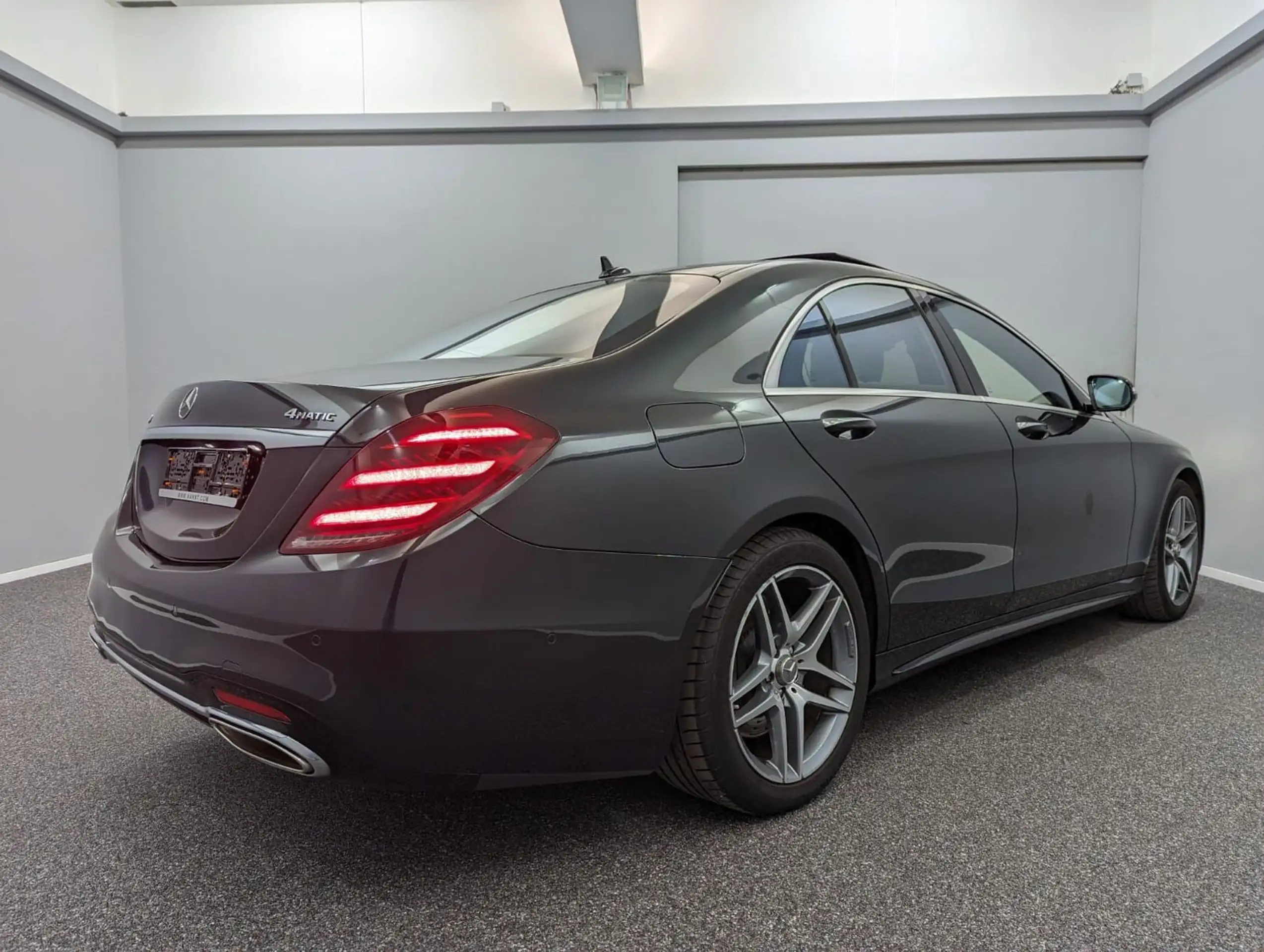 Mercedes-Benz - S 560