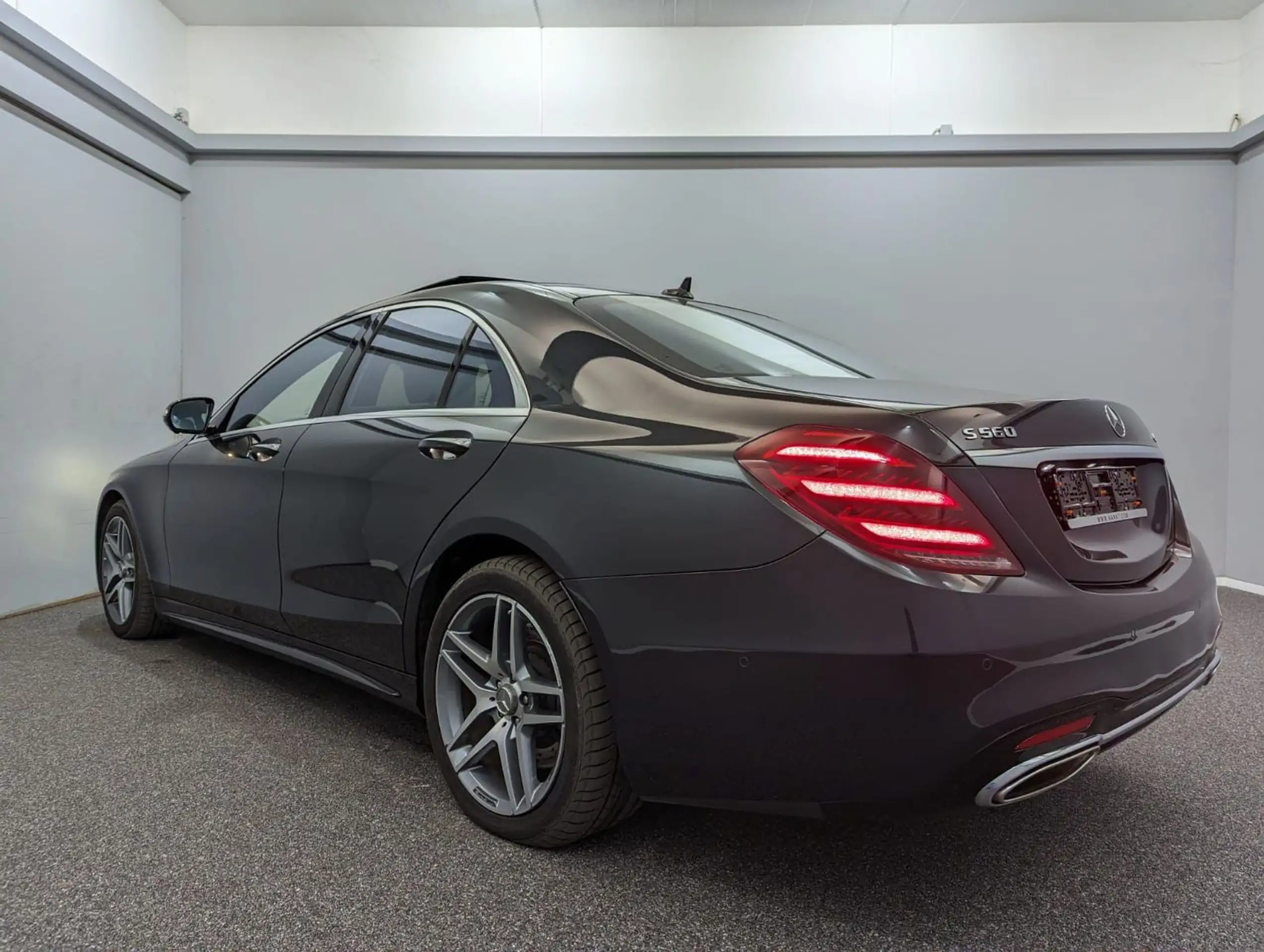 Mercedes-Benz - S 560