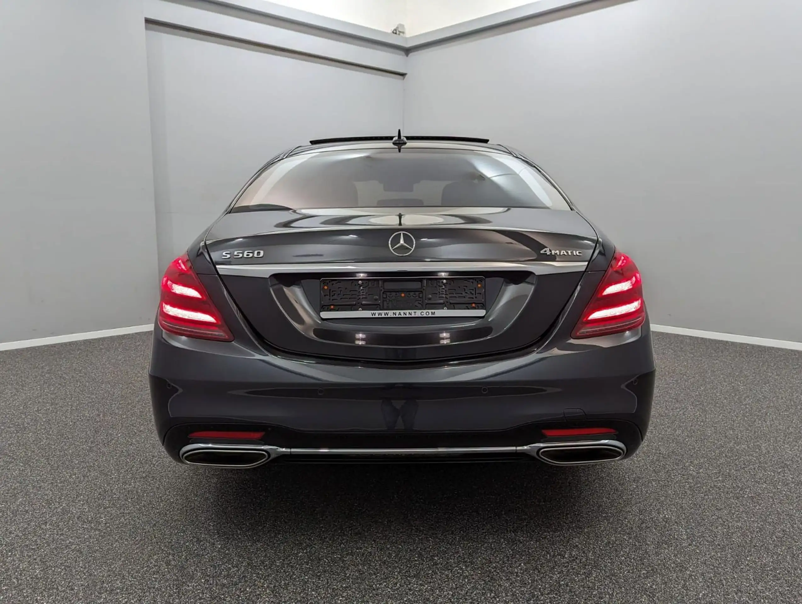 Mercedes-Benz - S 560