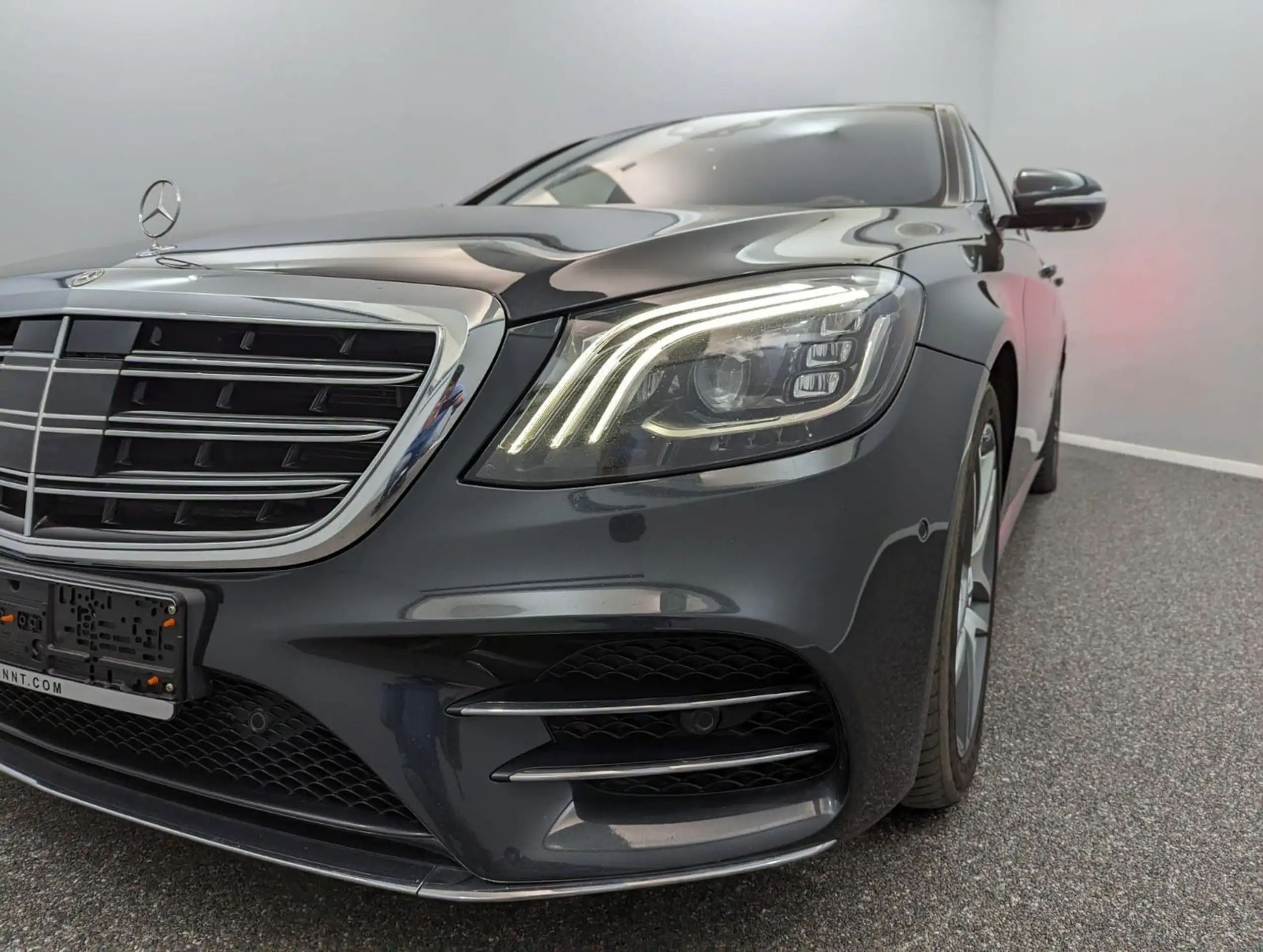 Mercedes-Benz - S 560