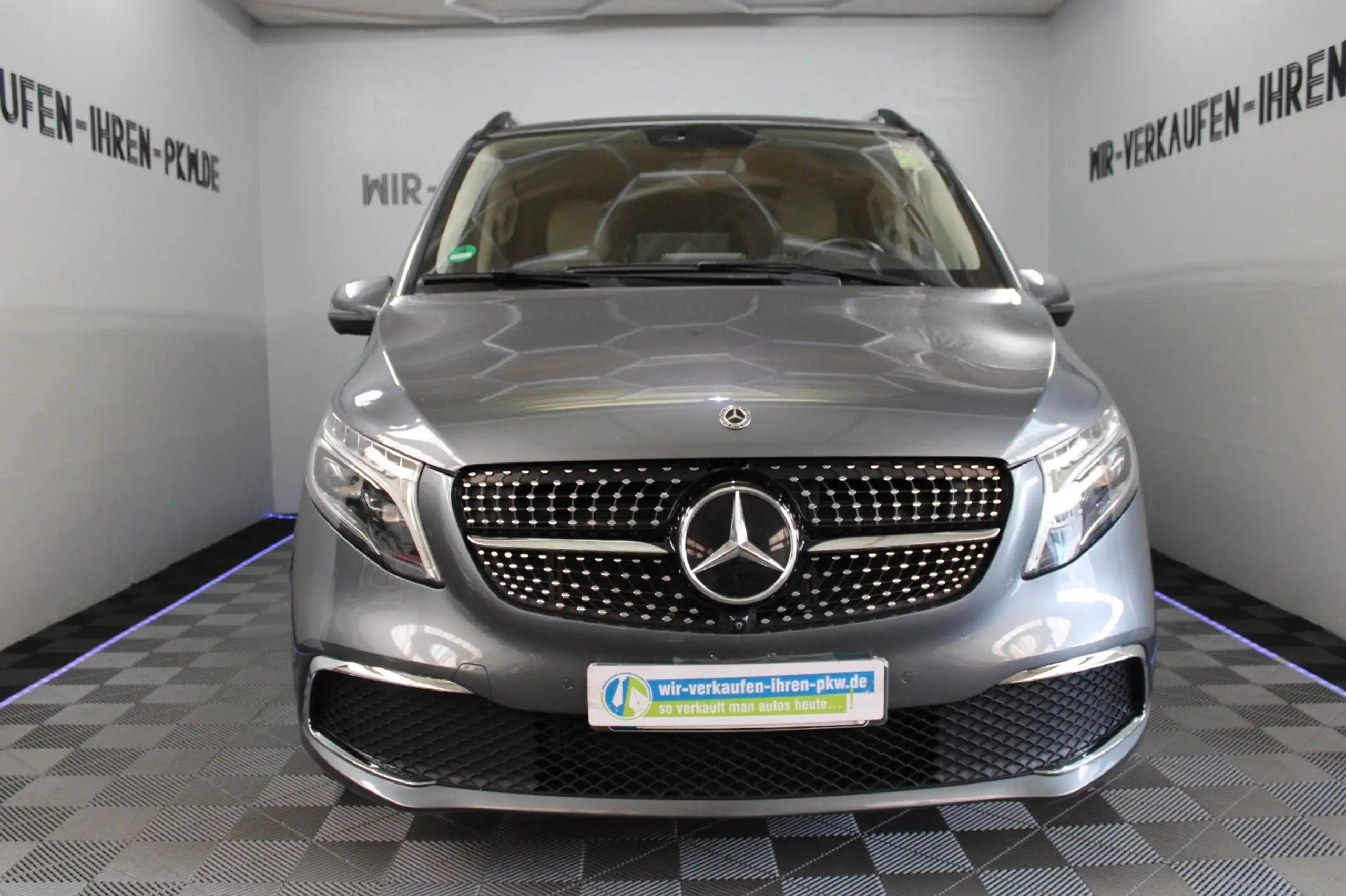 Mercedes-Benz - V 250